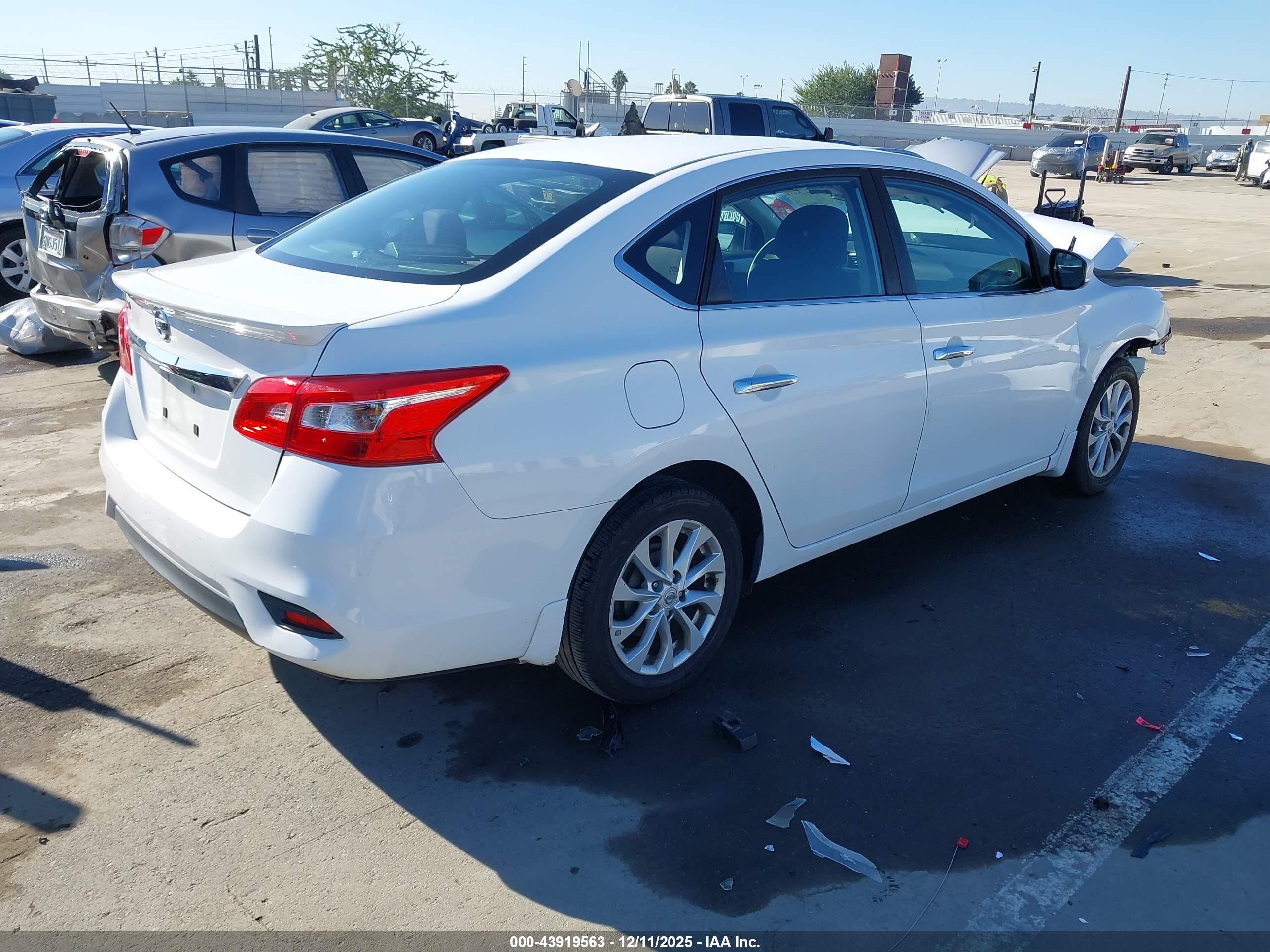 NISSAN SENTRA image 4