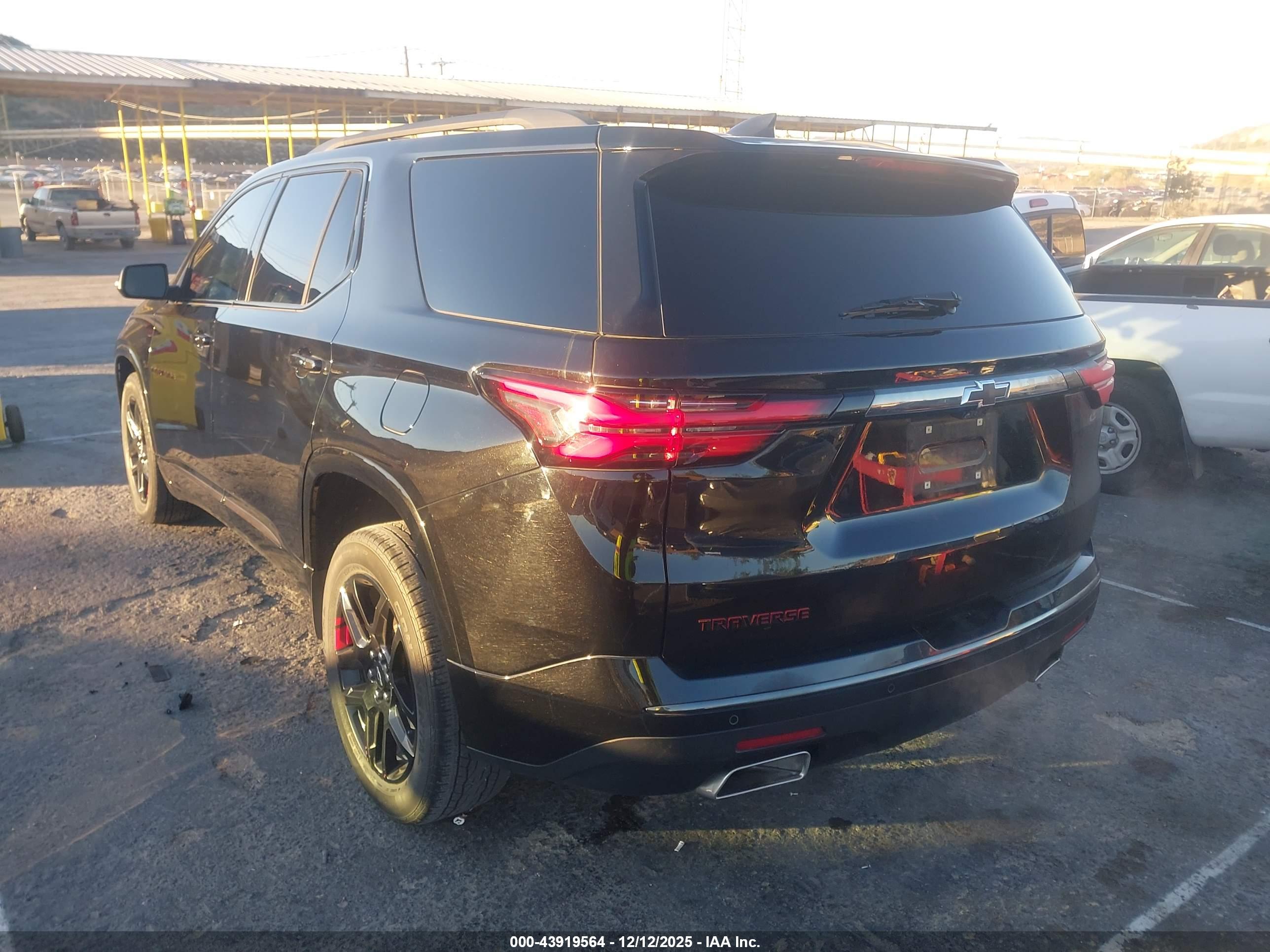 CHEVROLET TRAVERSE image 3