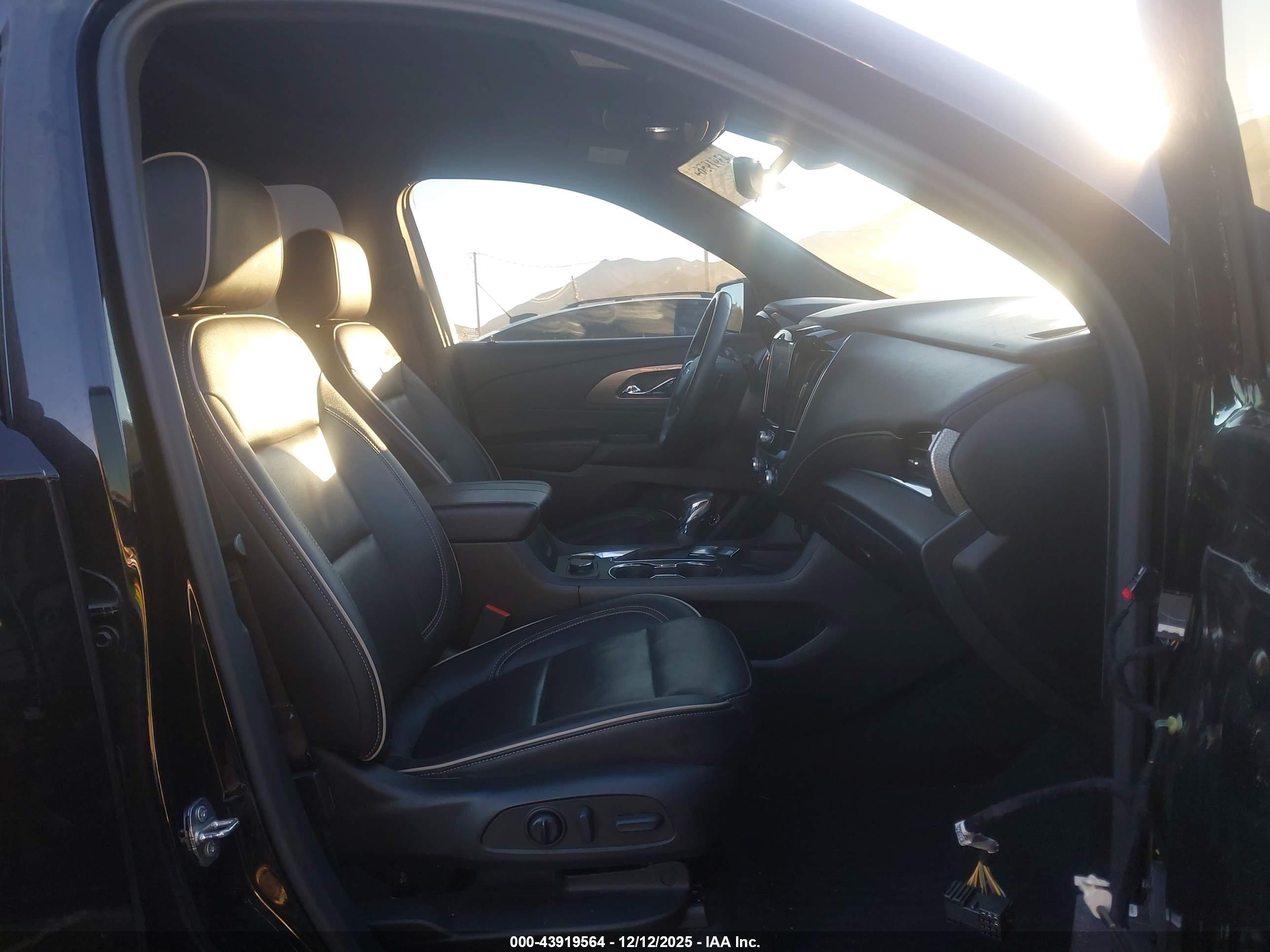 CHEVROLET TRAVERSE image 5