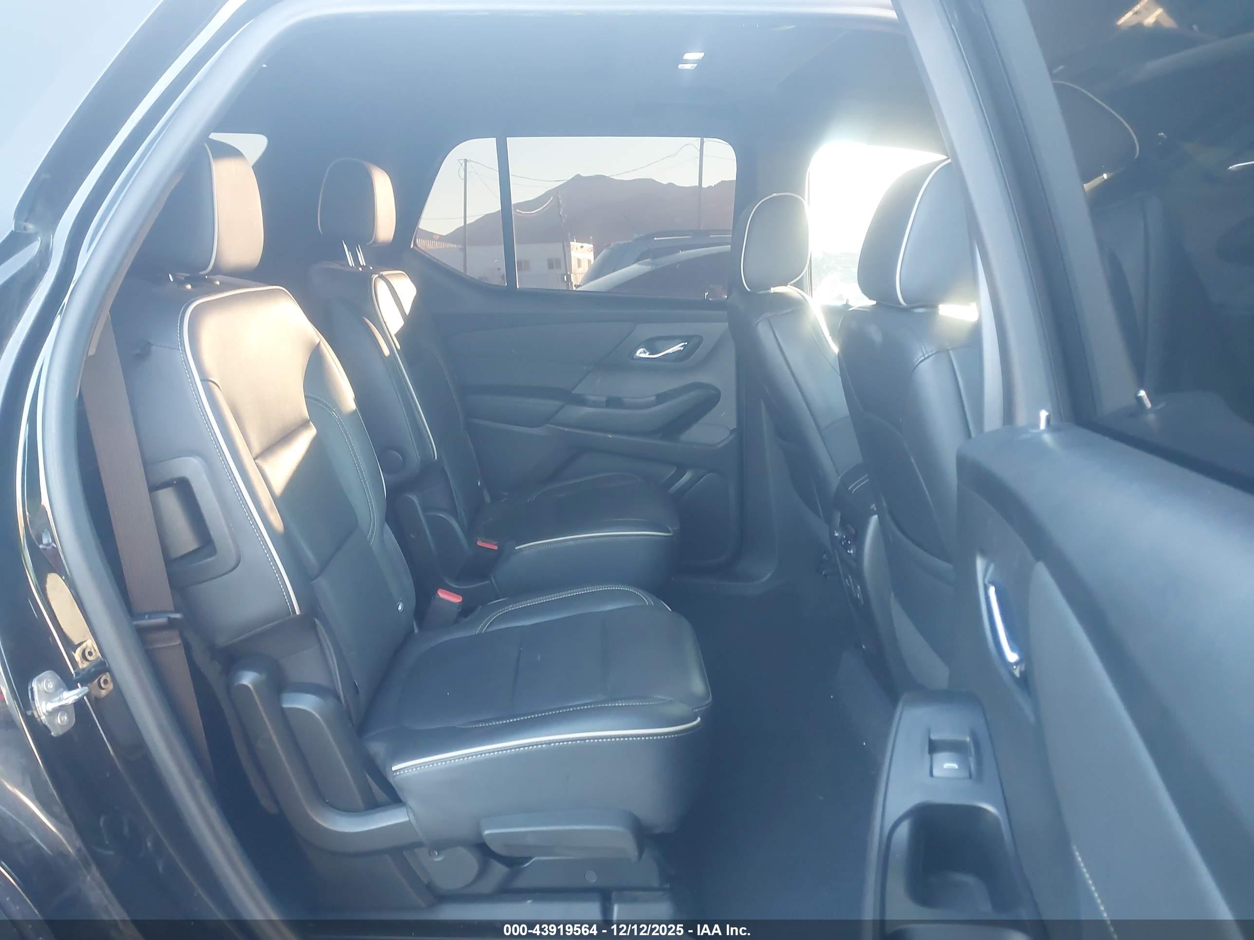CHEVROLET TRAVERSE image 8