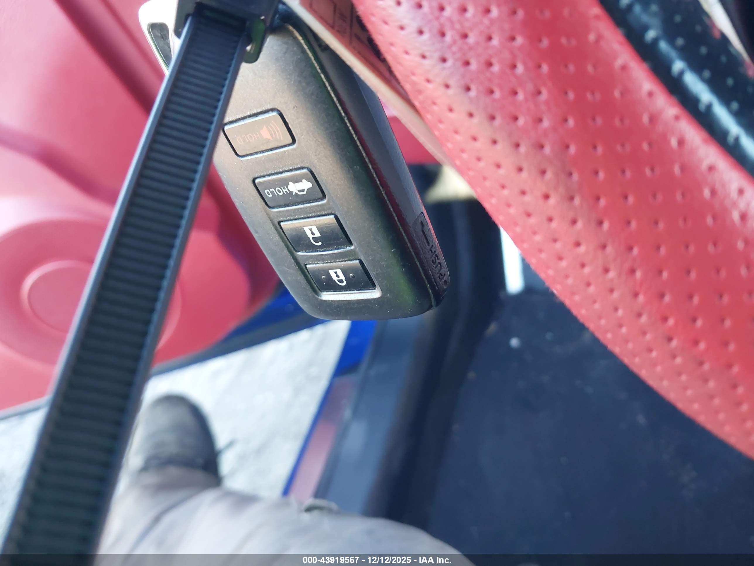 LEXUS IS image 11