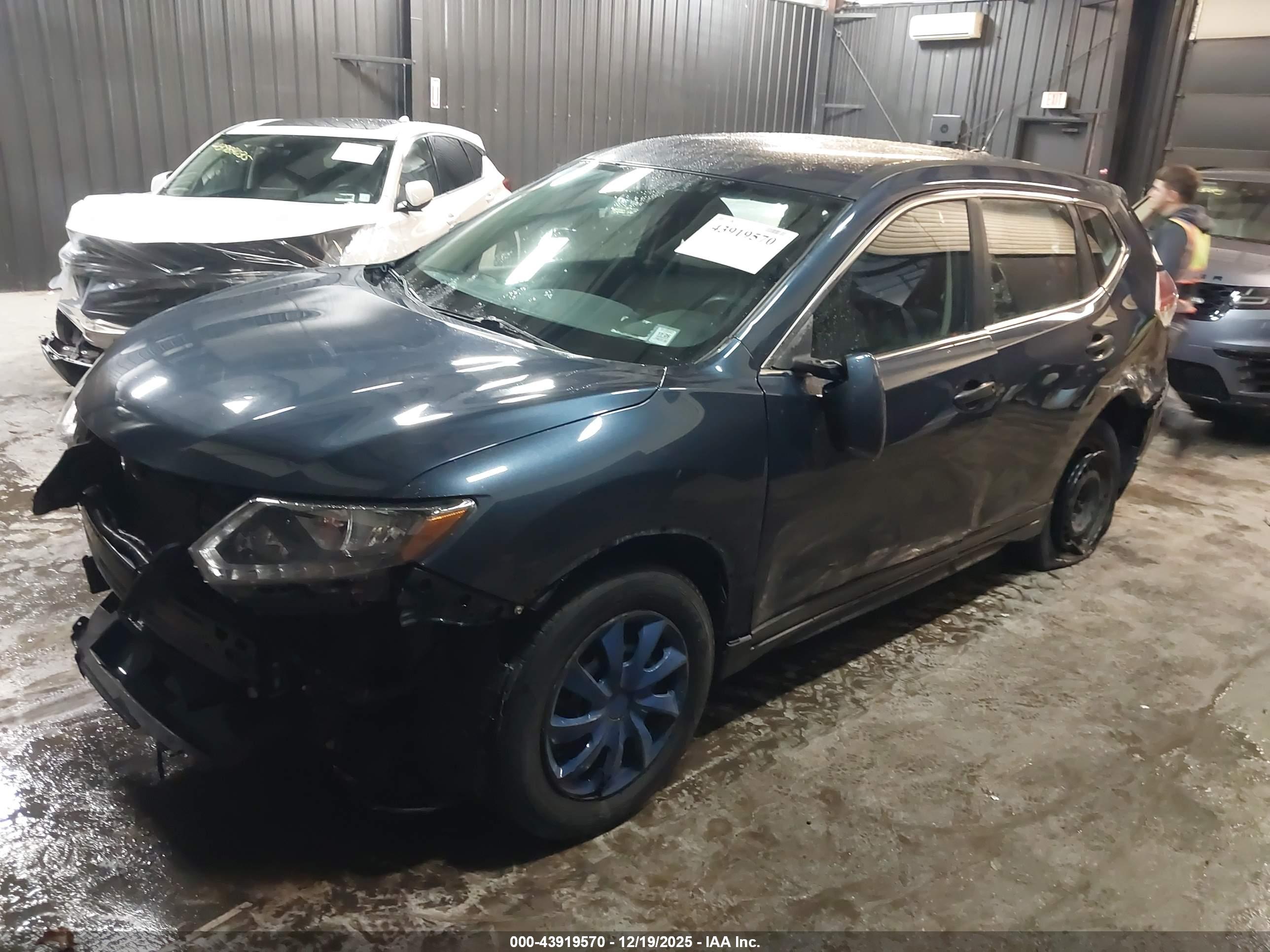 NISSAN ROGUE image 2