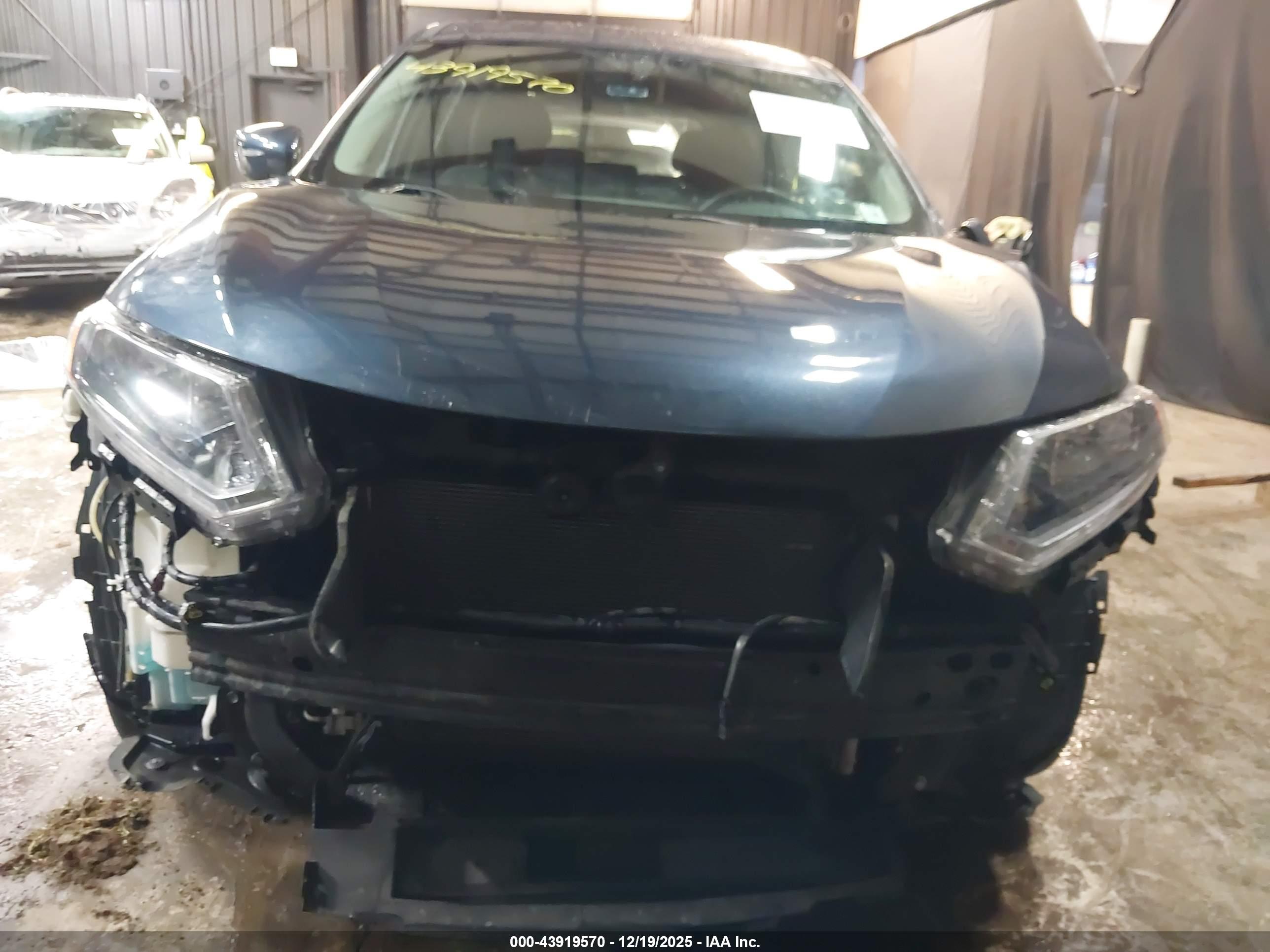 NISSAN ROGUE image 6