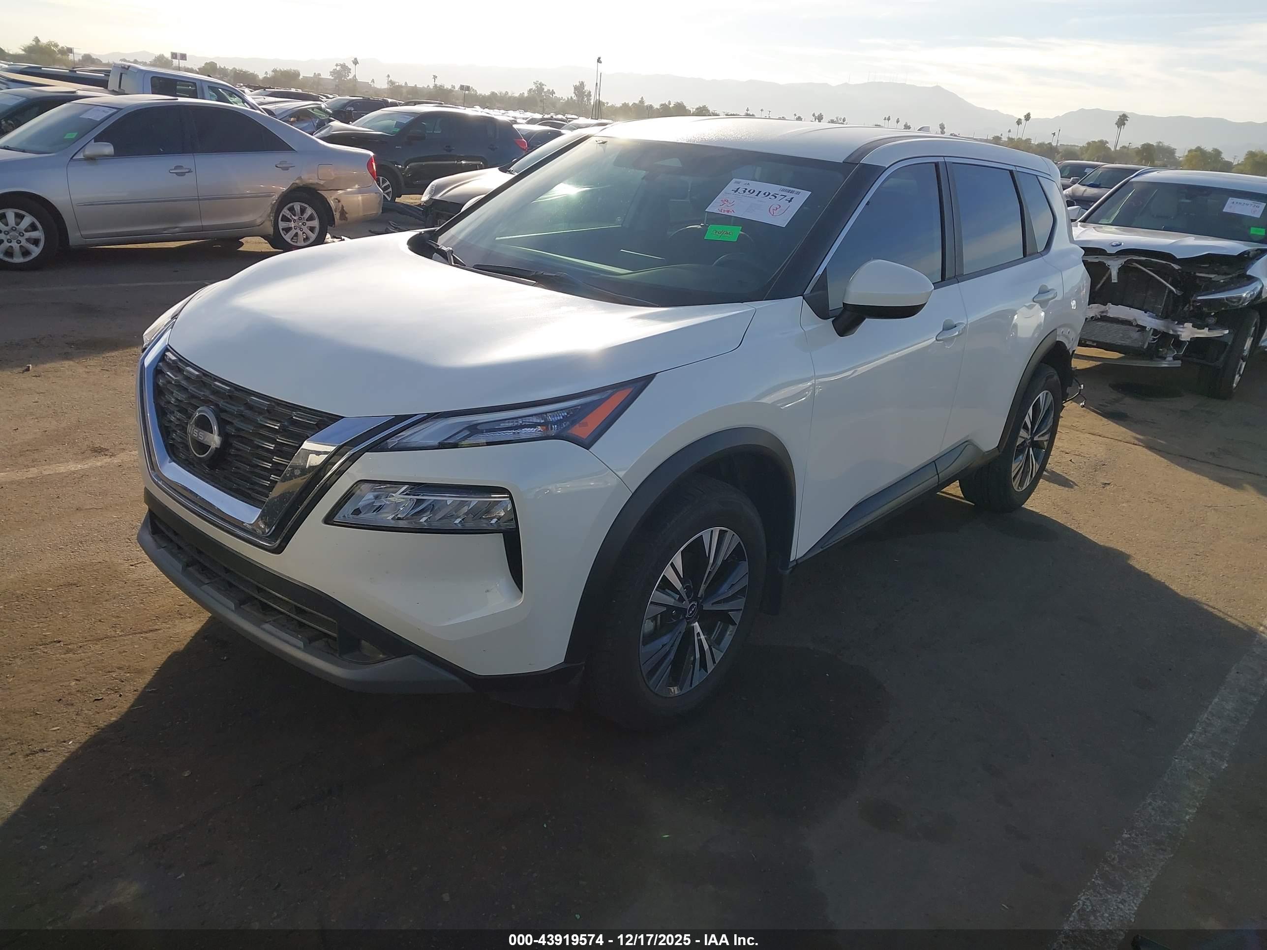 NISSAN ROGUE image 2
