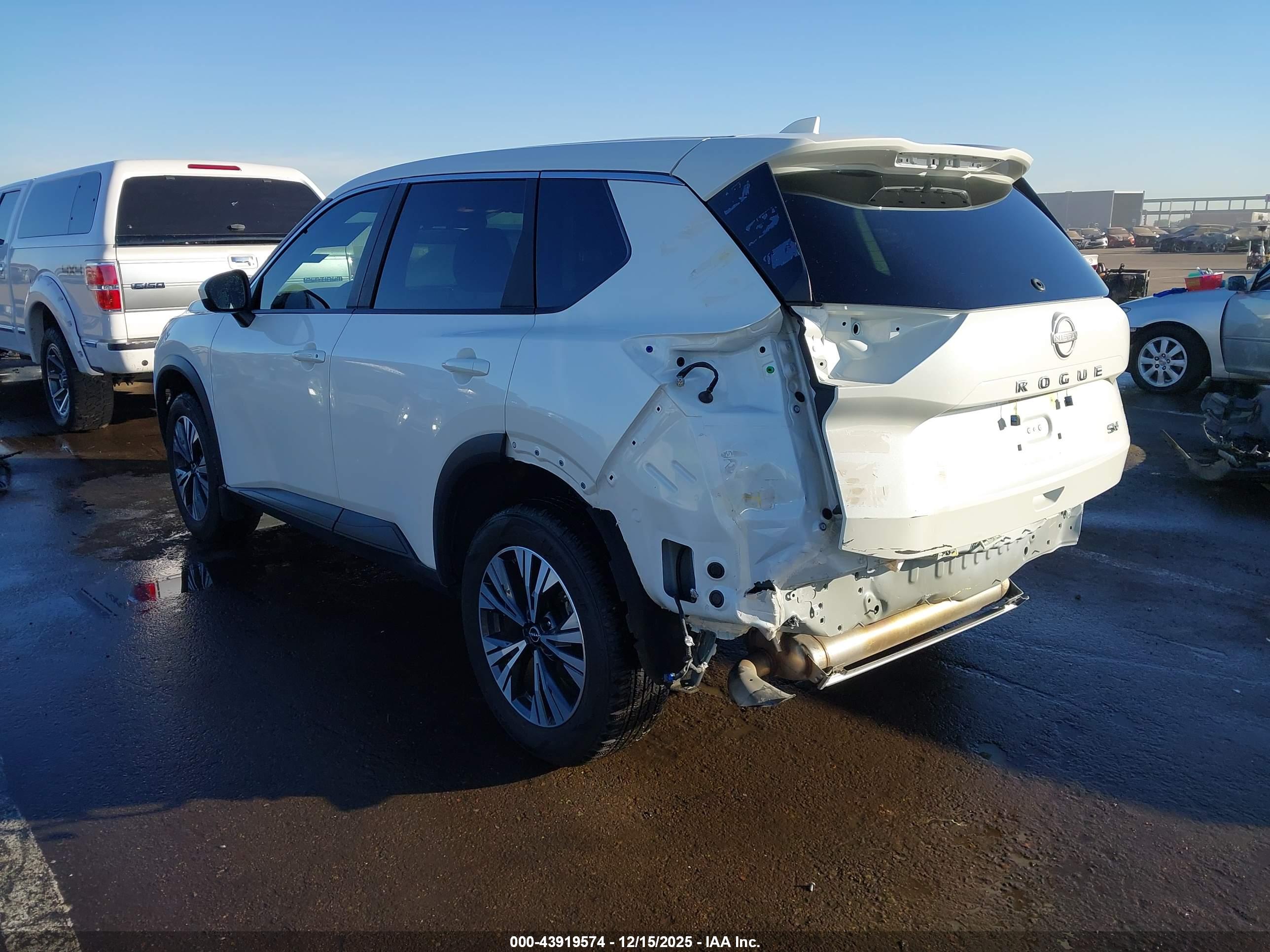 NISSAN ROGUE image 3