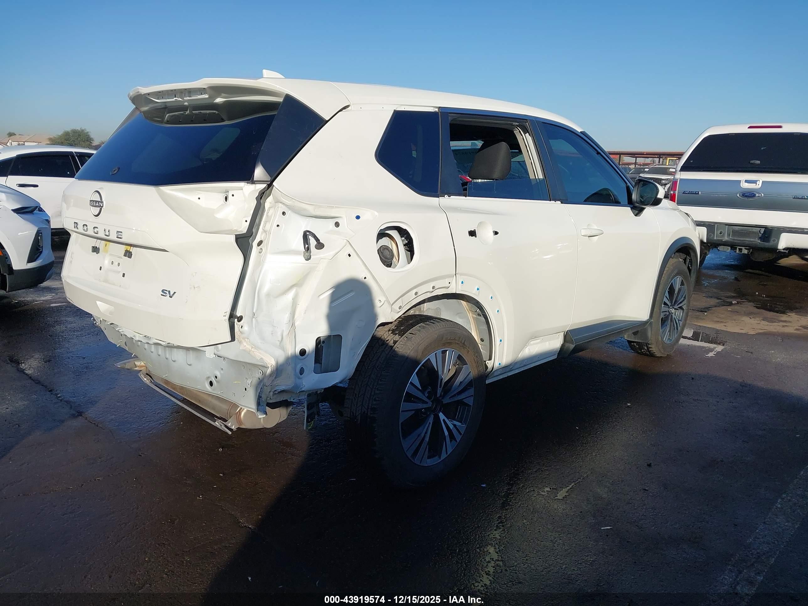 NISSAN ROGUE image 4