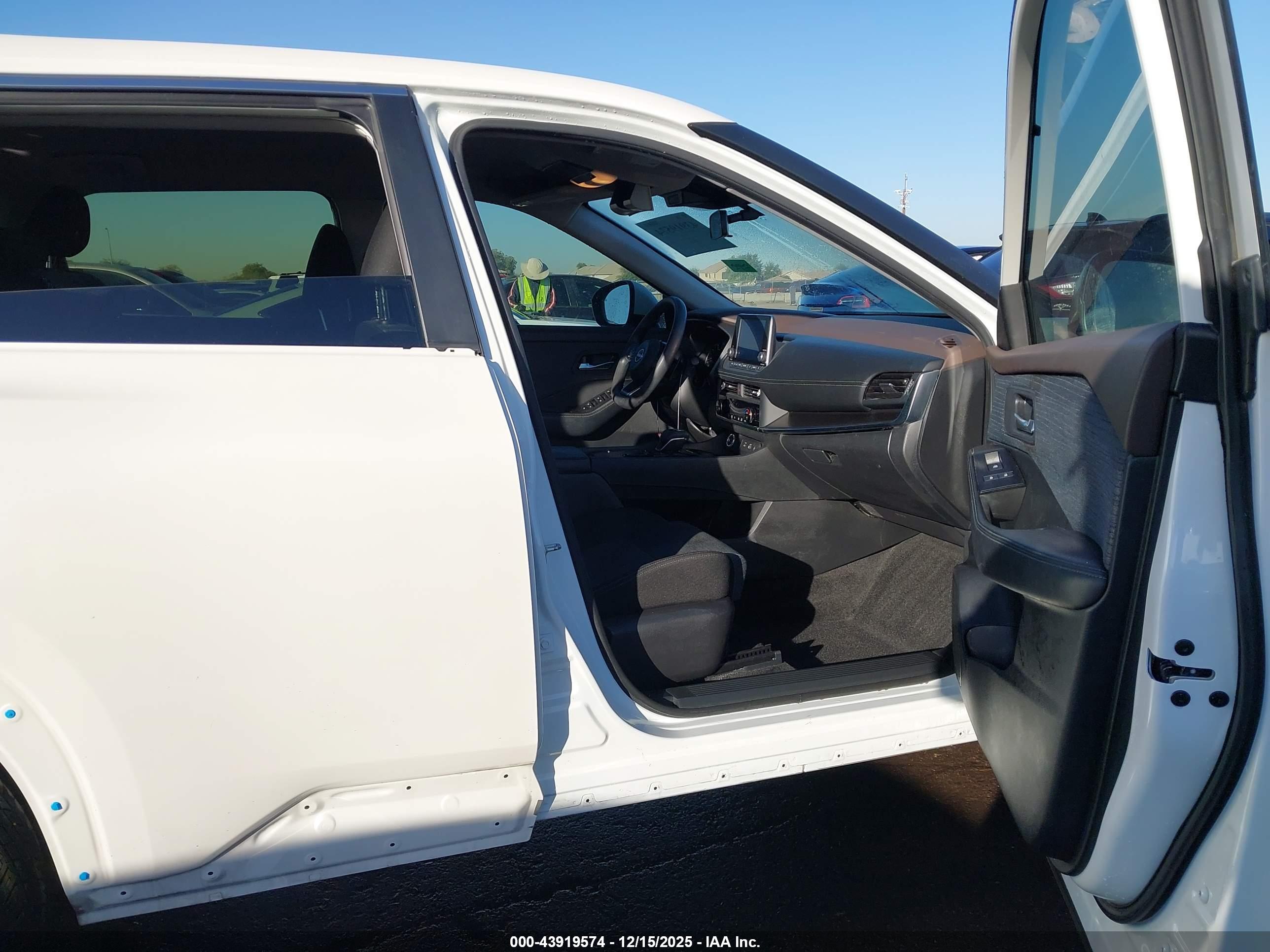 NISSAN ROGUE image 5