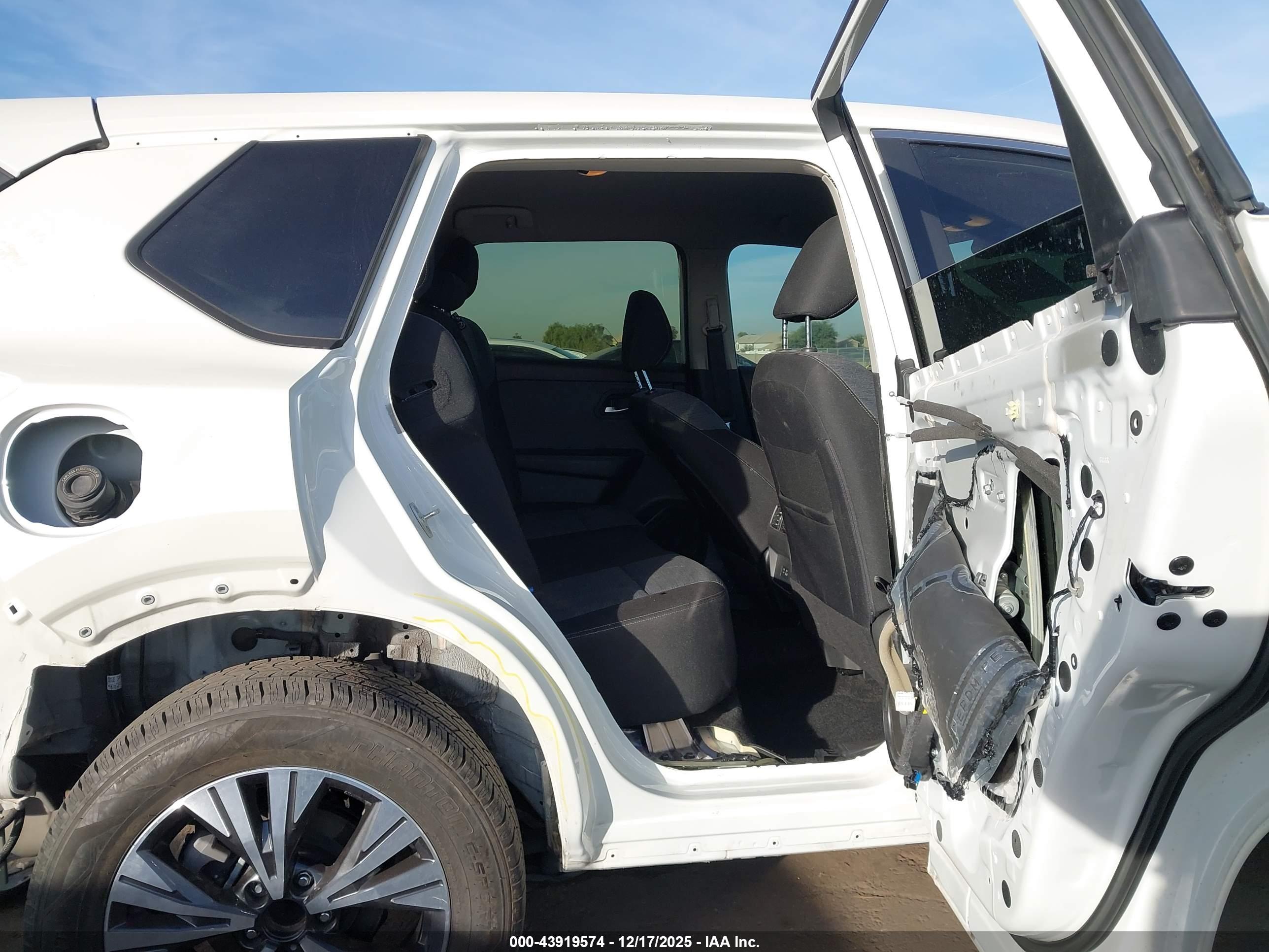 NISSAN ROGUE image 8