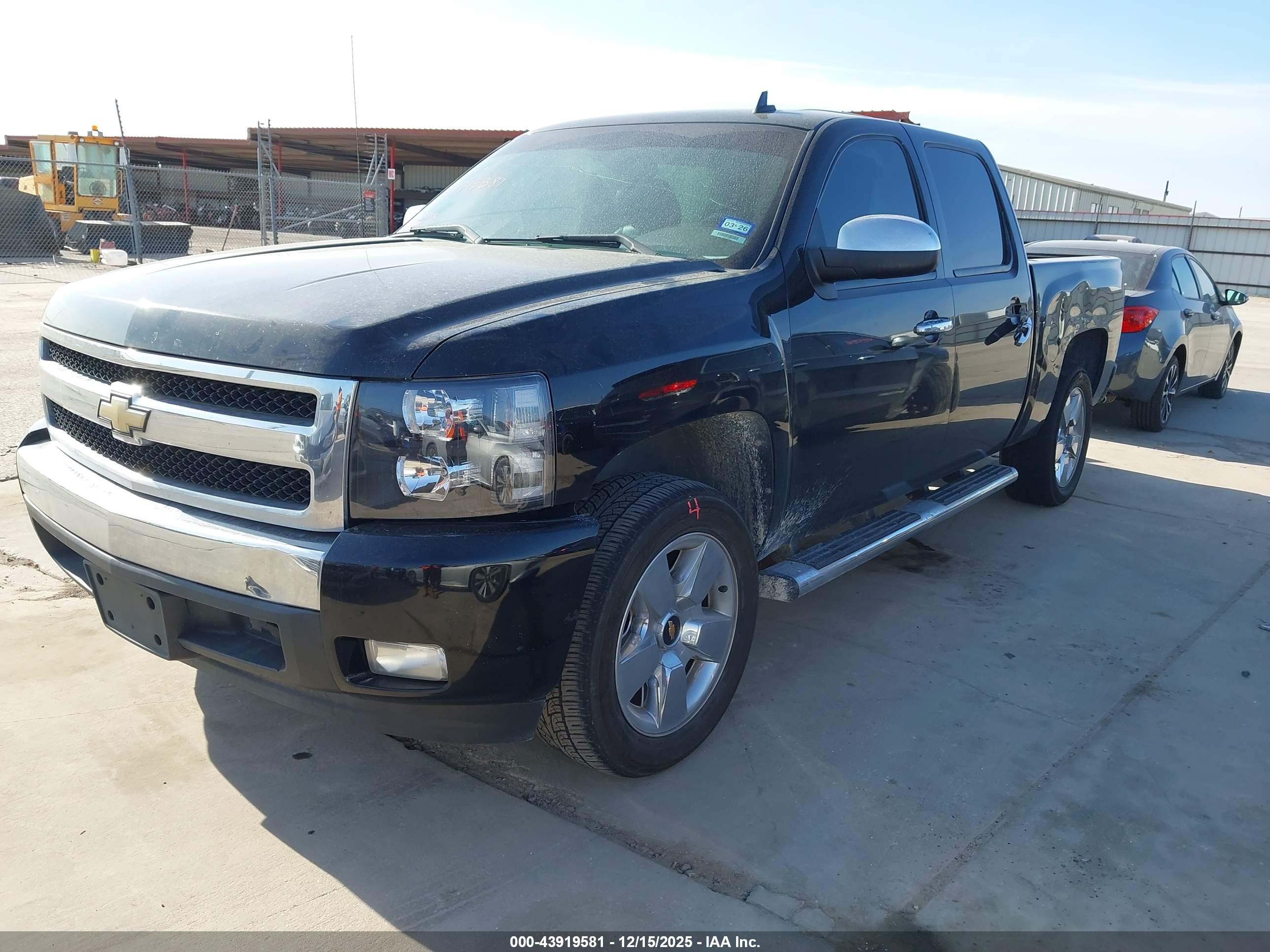 CHEVROLET SILVERADO image 2