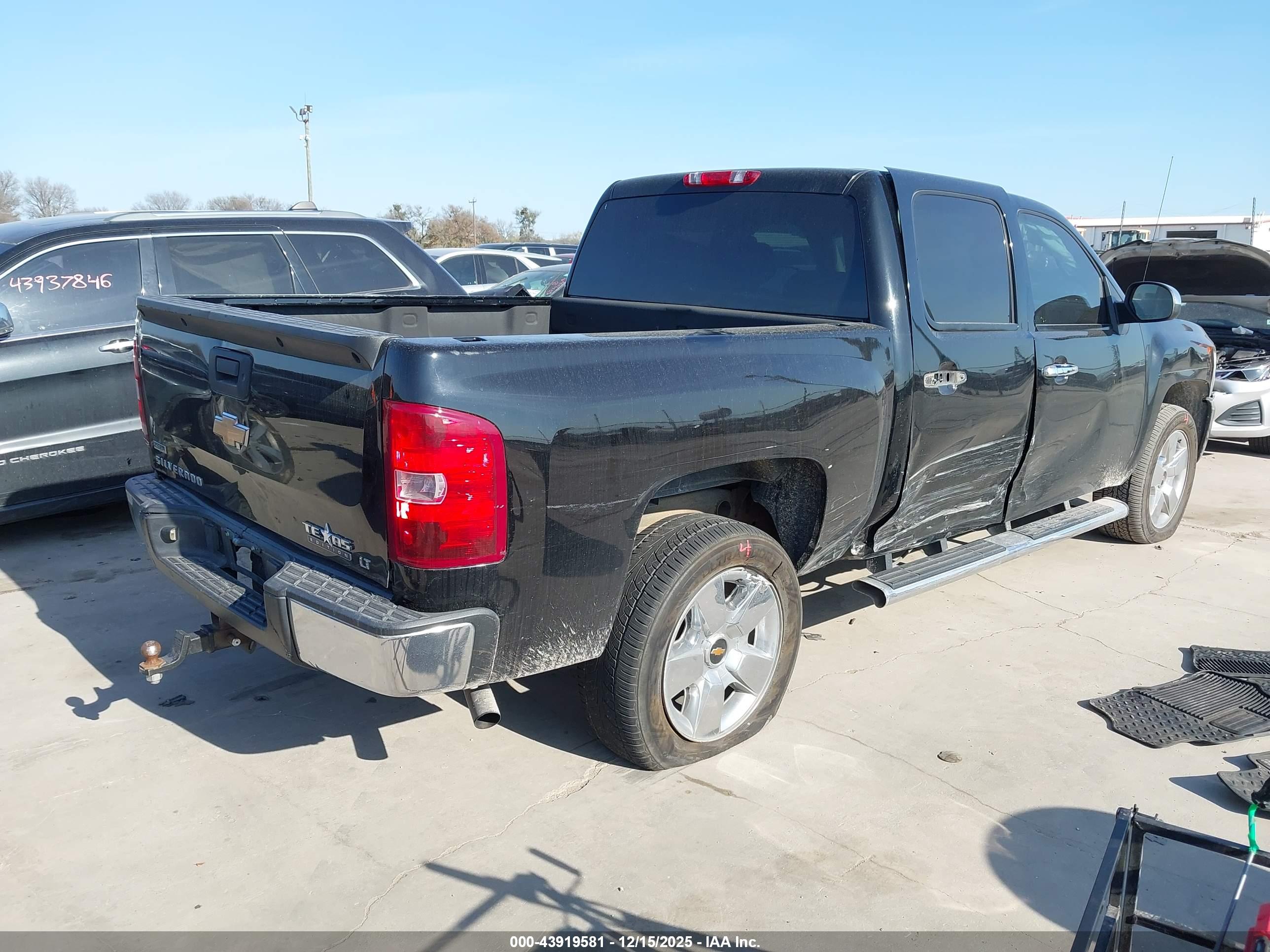 CHEVROLET SILVERADO image 4