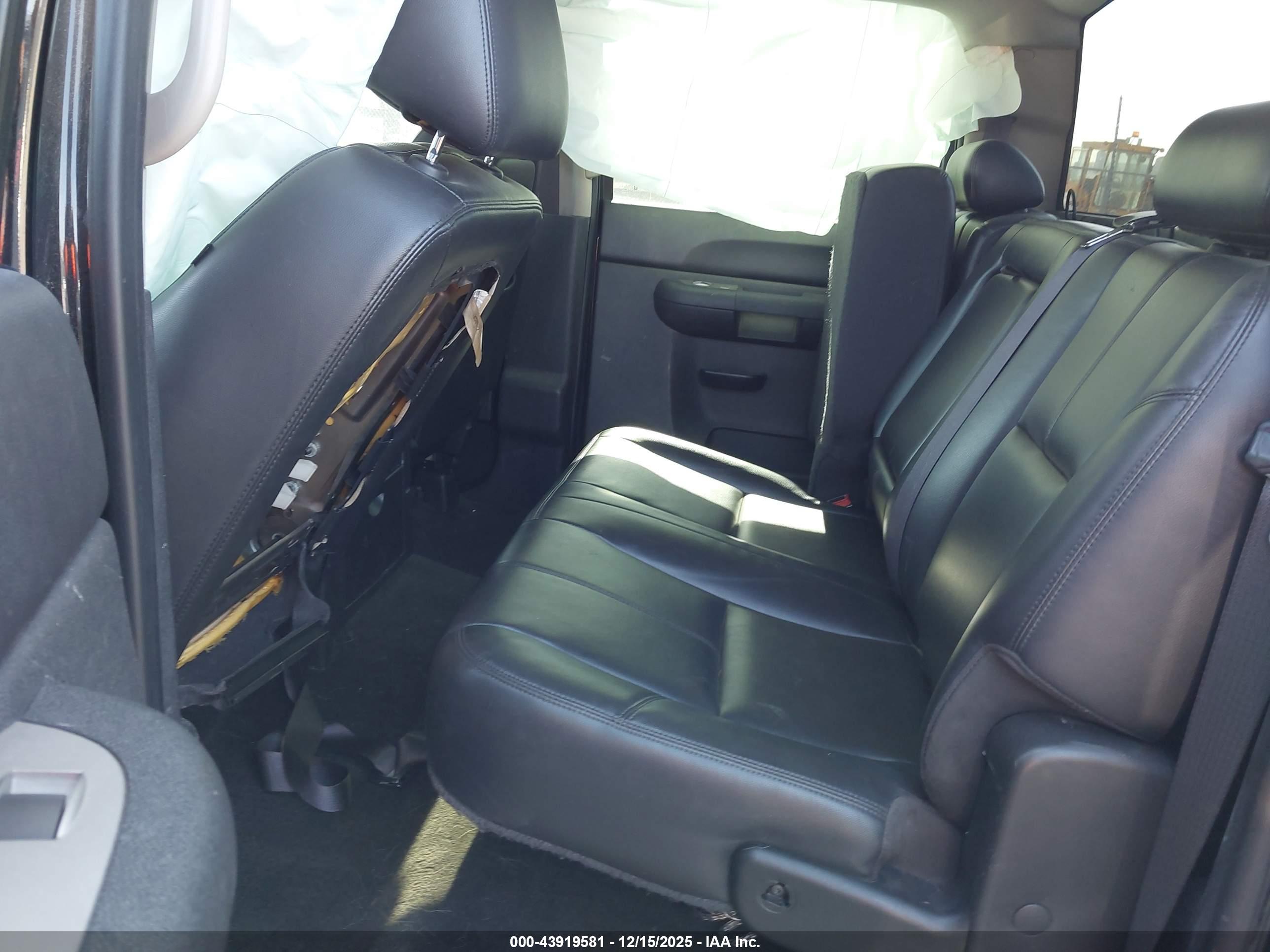 CHEVROLET SILVERADO image 8