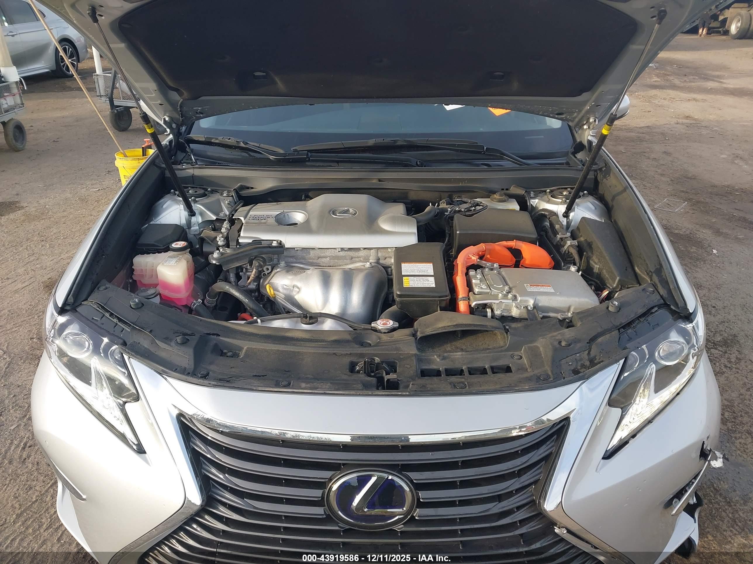 LEXUS ES image 10