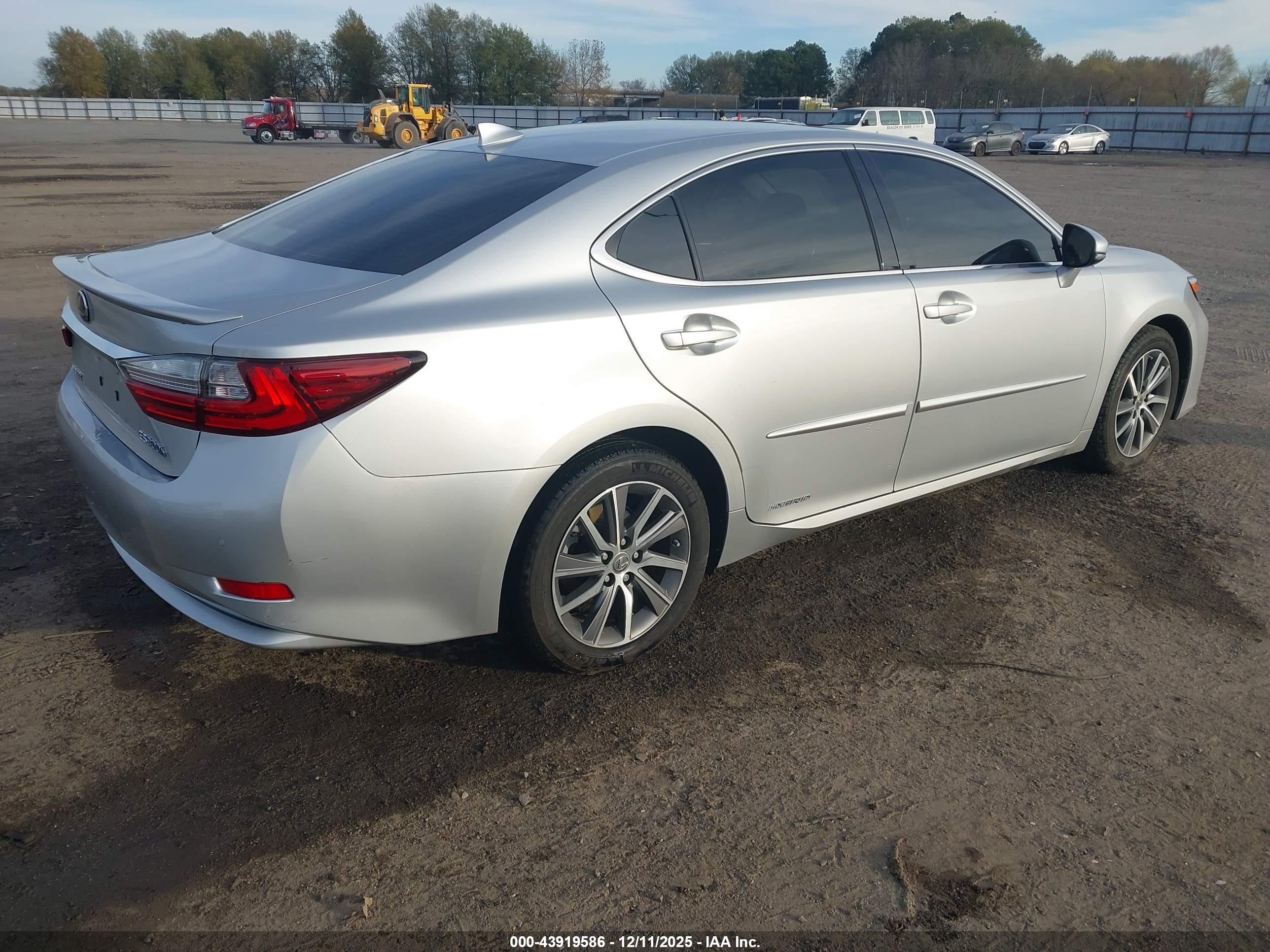 LEXUS ES image 4