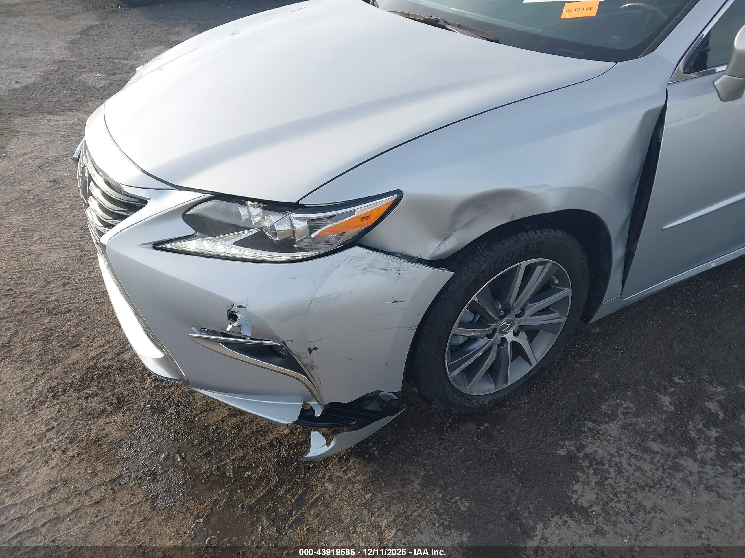 LEXUS ES image 6