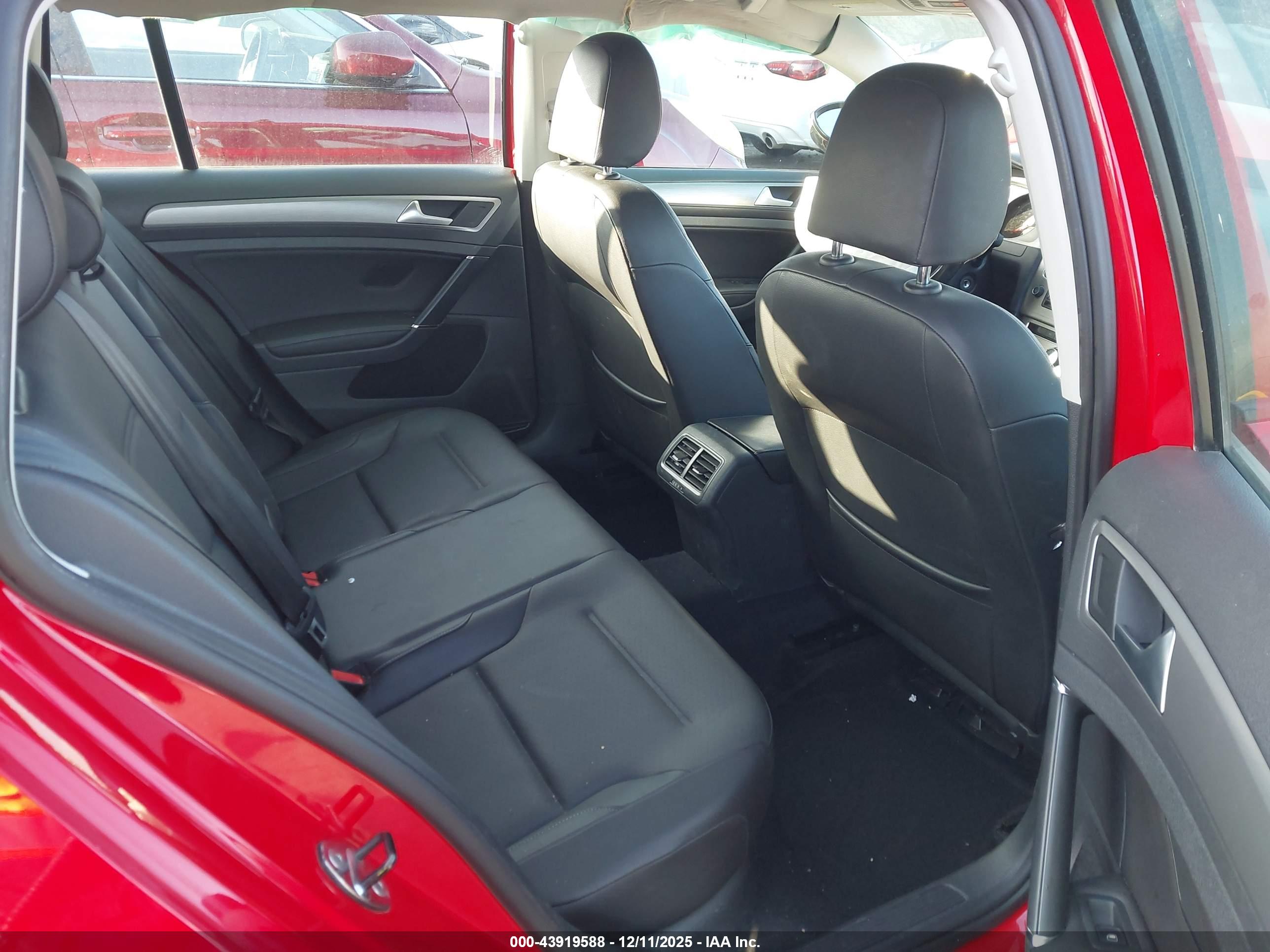 VOLKSWAGEN GOLF image 8