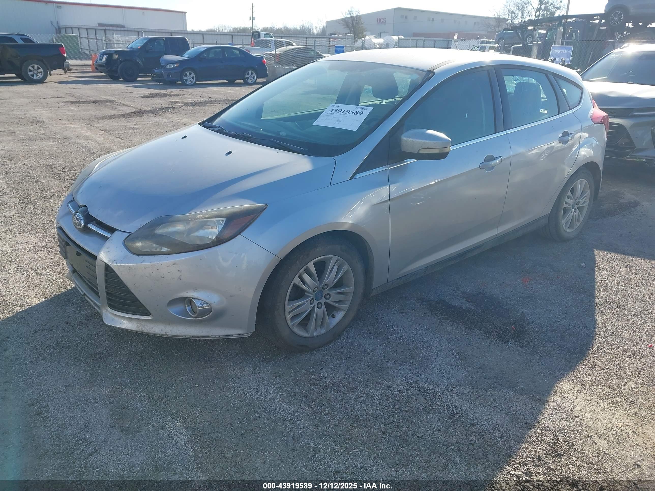 FORD FOCUS image 2