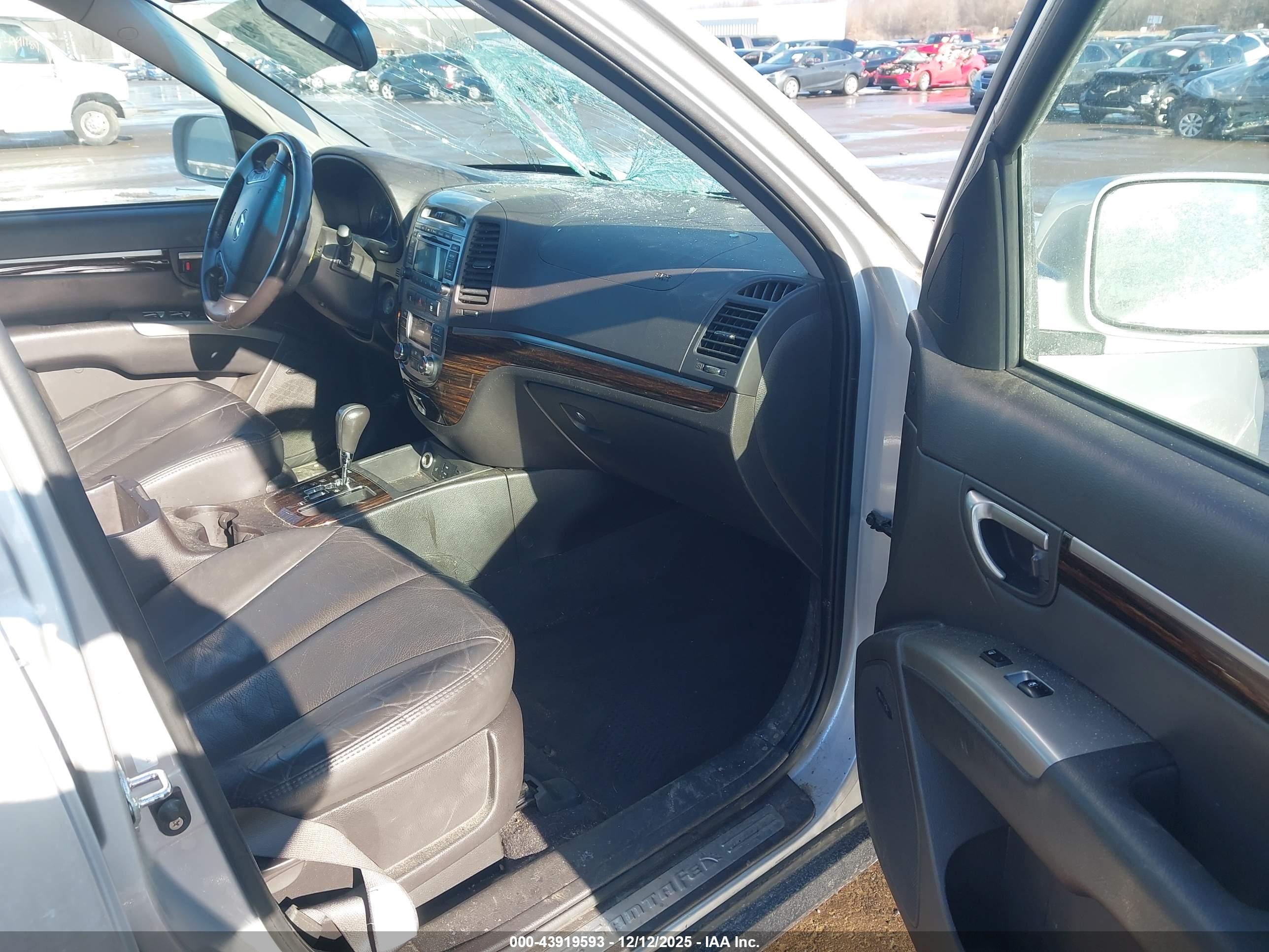 HYUNDAI SANTA image 5