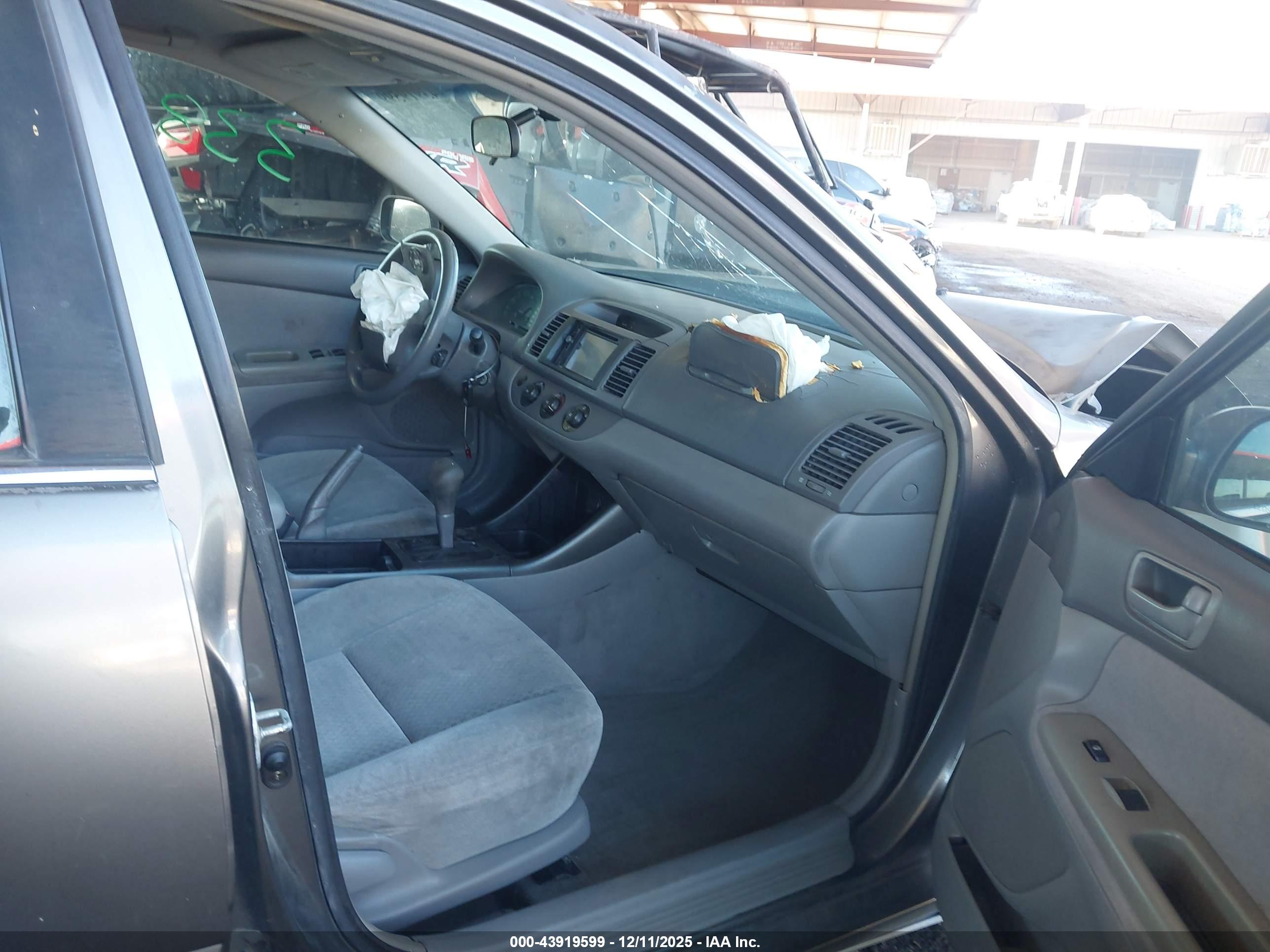 TOYOTA CAMRY image 5