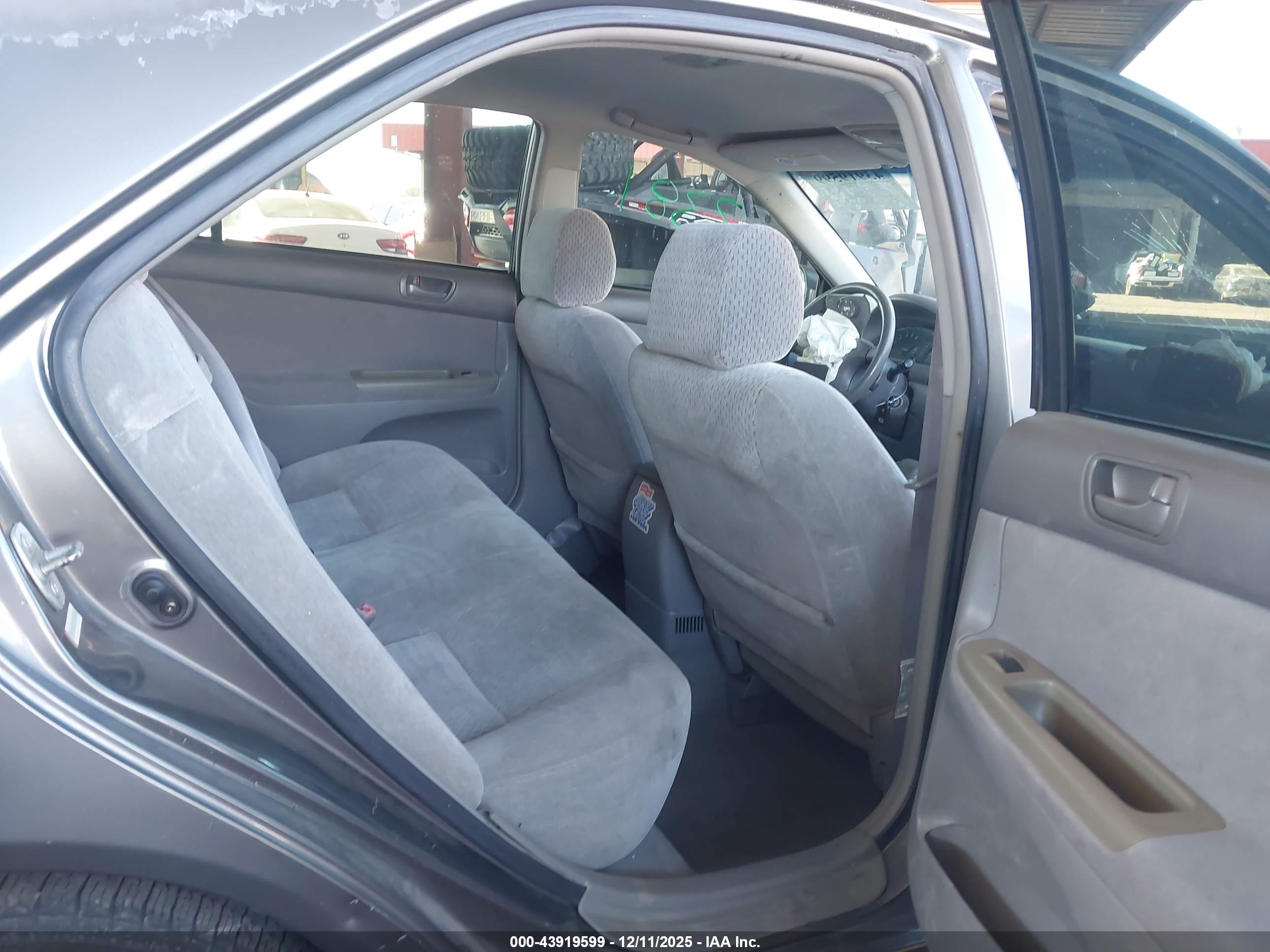 TOYOTA CAMRY image 8