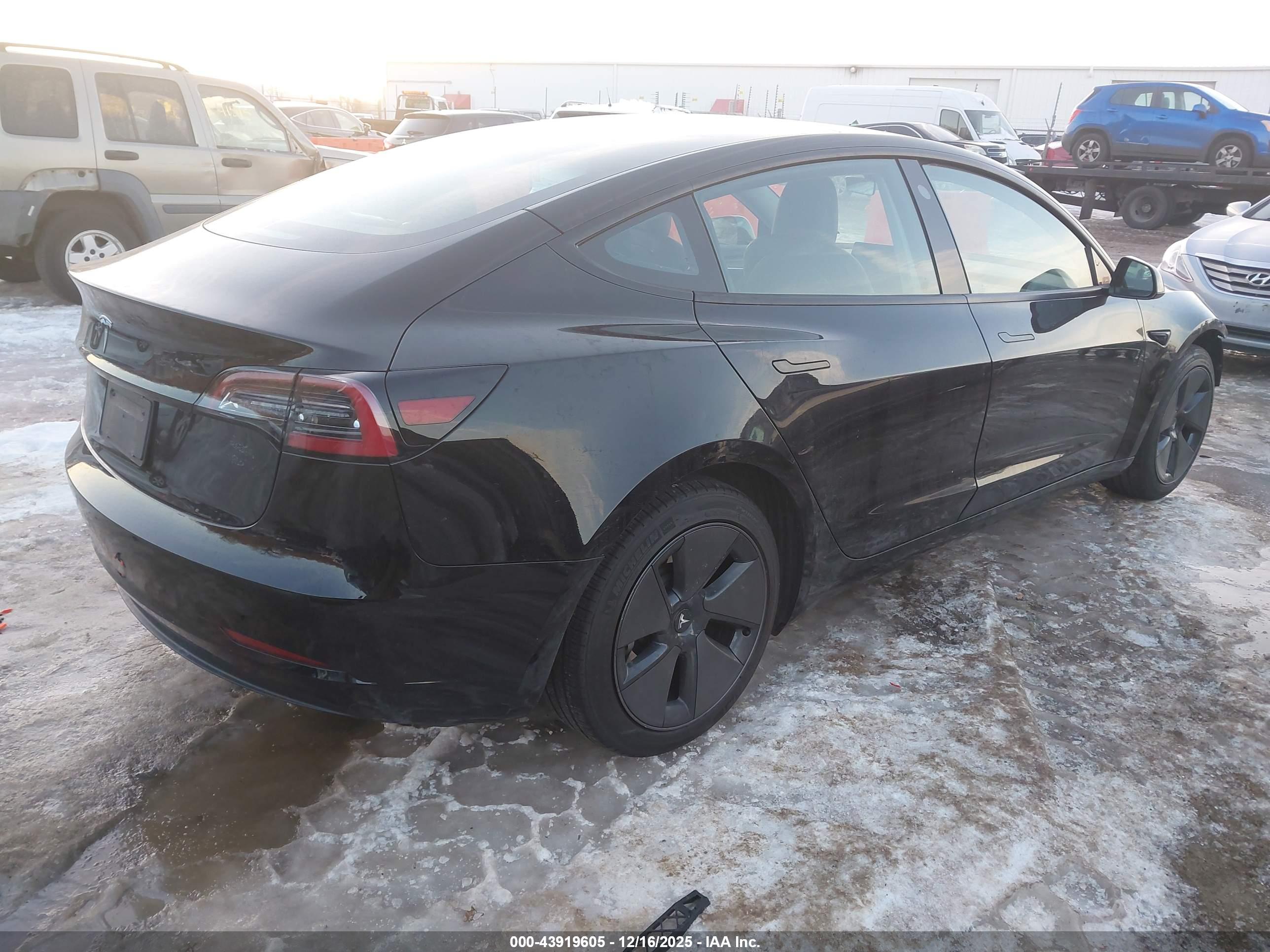 TESLA MODEL image 4