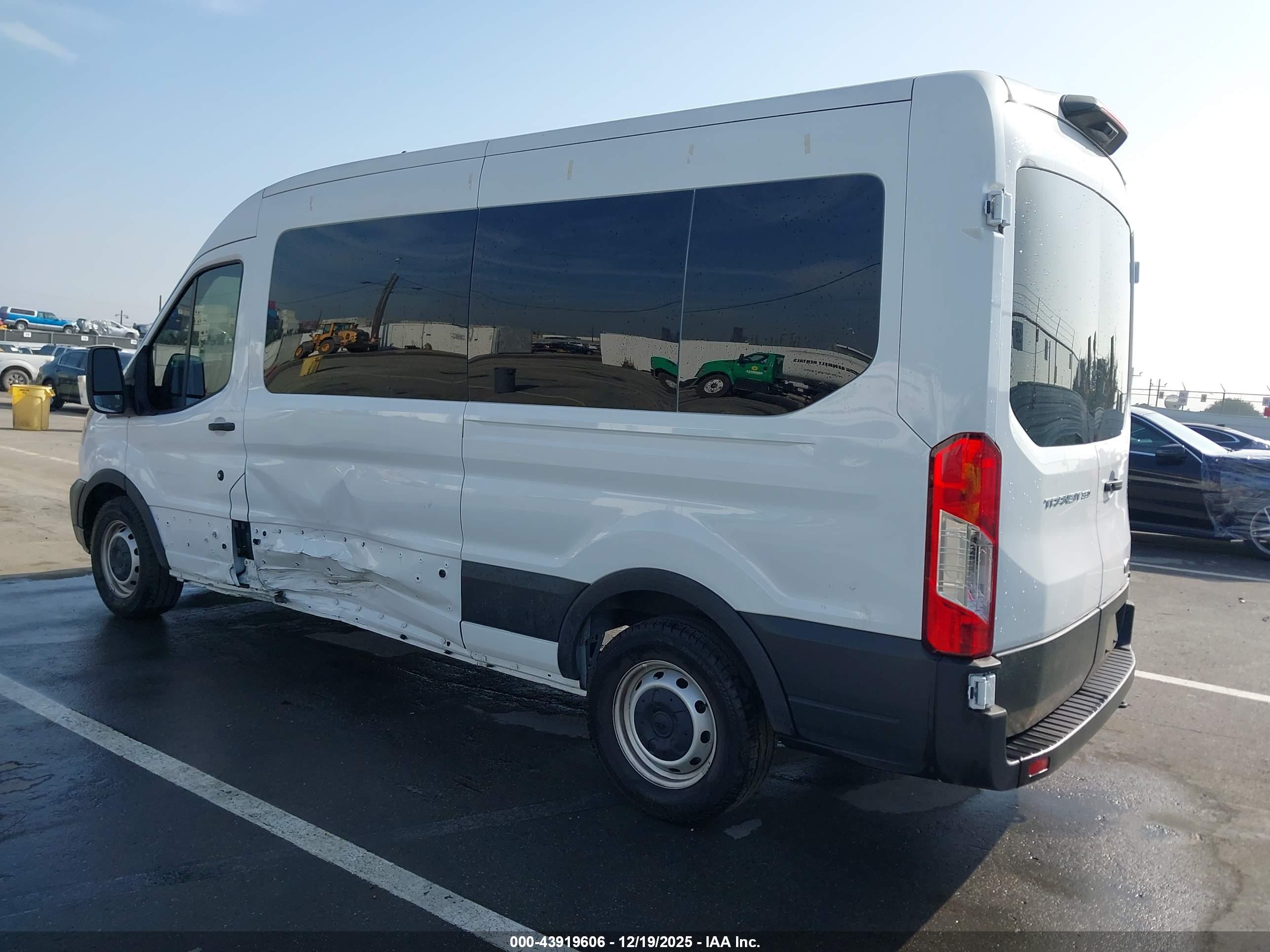 FORD TRANSIT-350 image 3