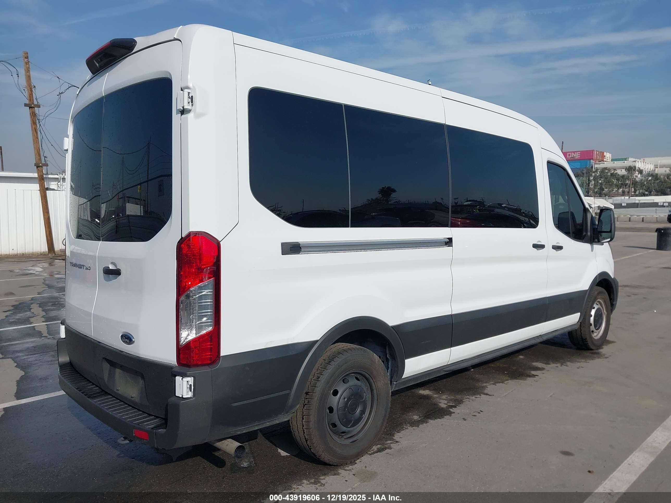 FORD TRANSIT-350 image 4