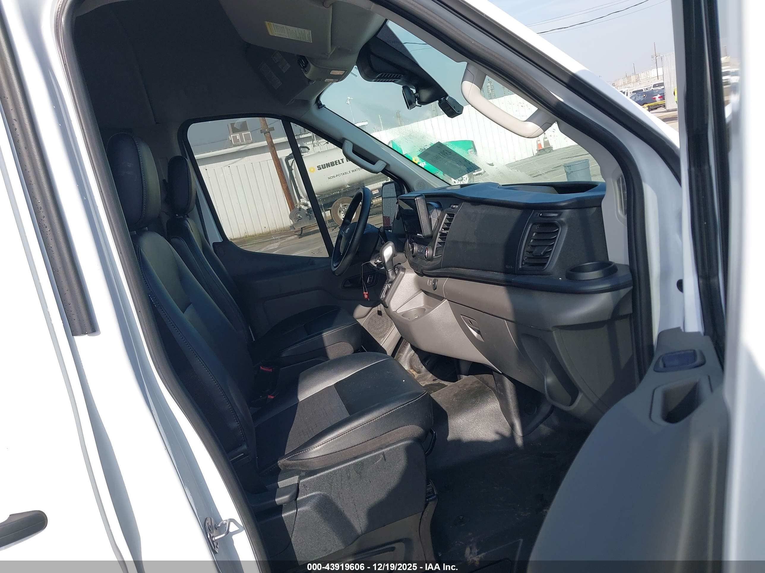 FORD TRANSIT-350 image 5