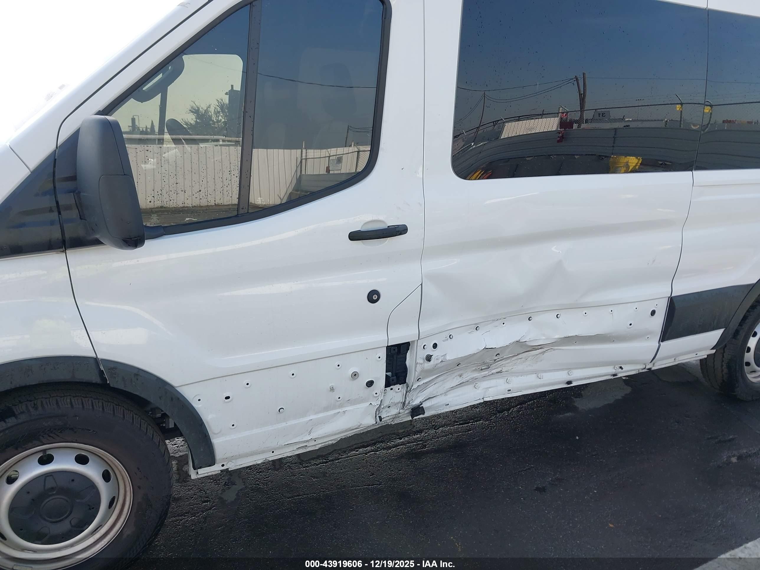 FORD TRANSIT-350 image 6