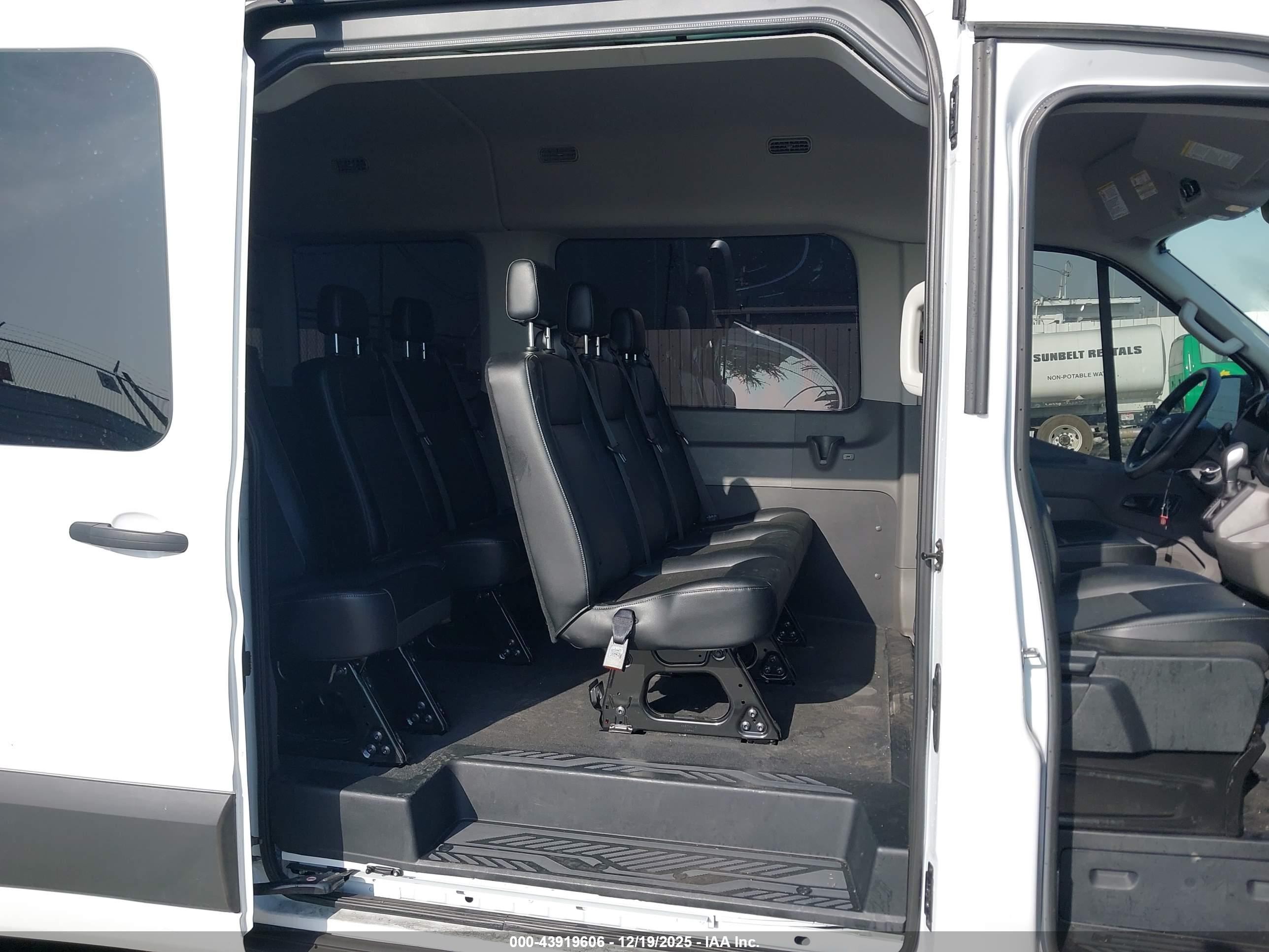 FORD TRANSIT-350 image 8