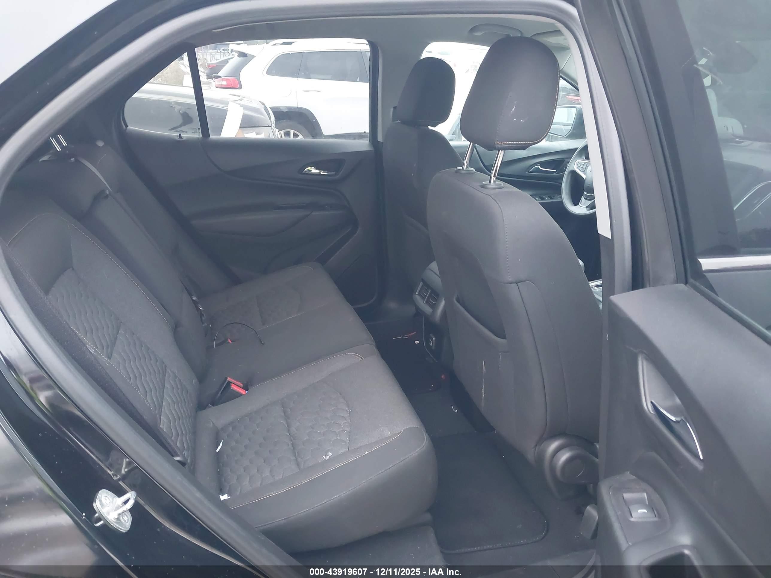 CHEVROLET EQUINOX image 8