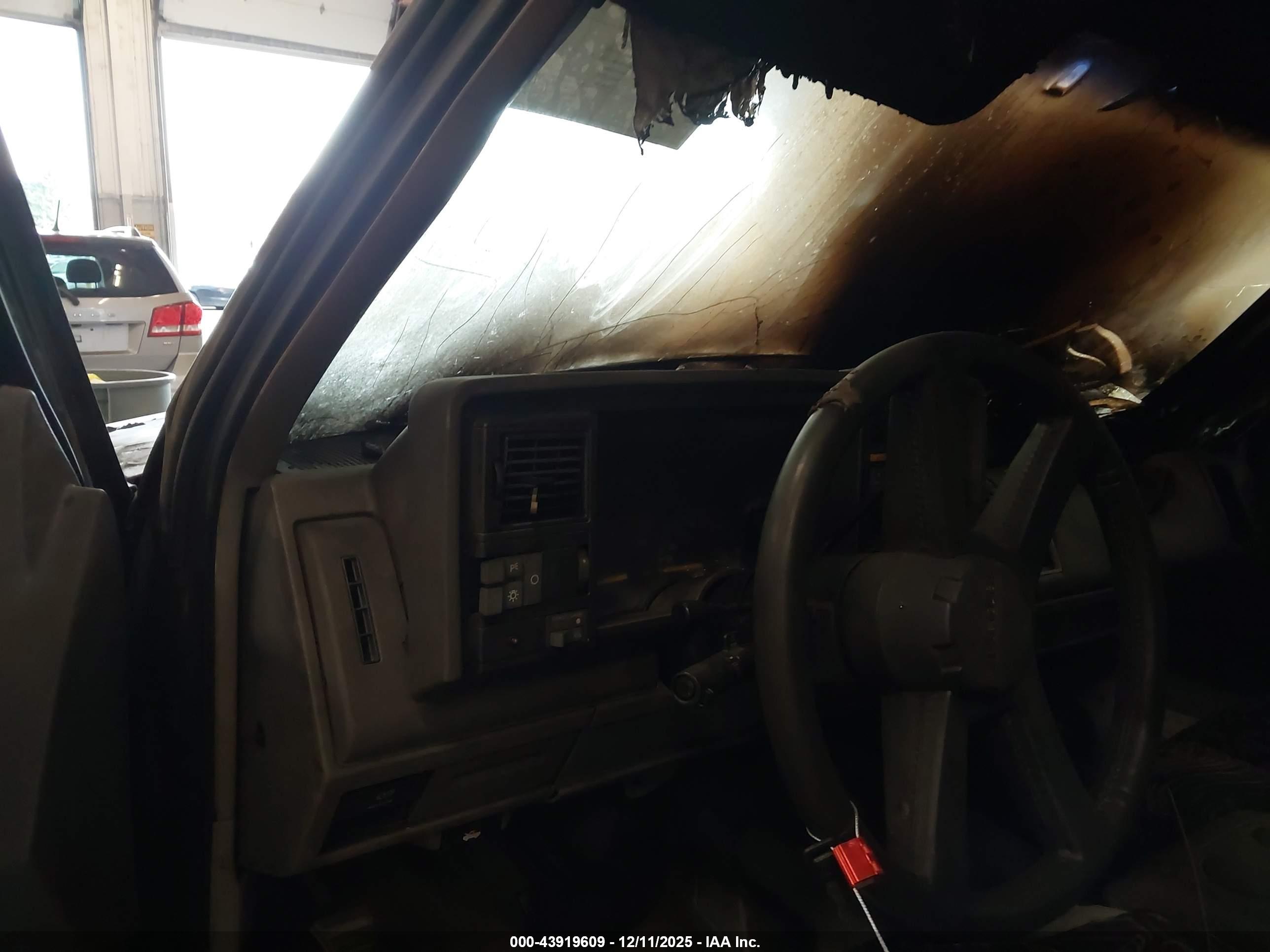 CHEVROLET GMT-400 image 7