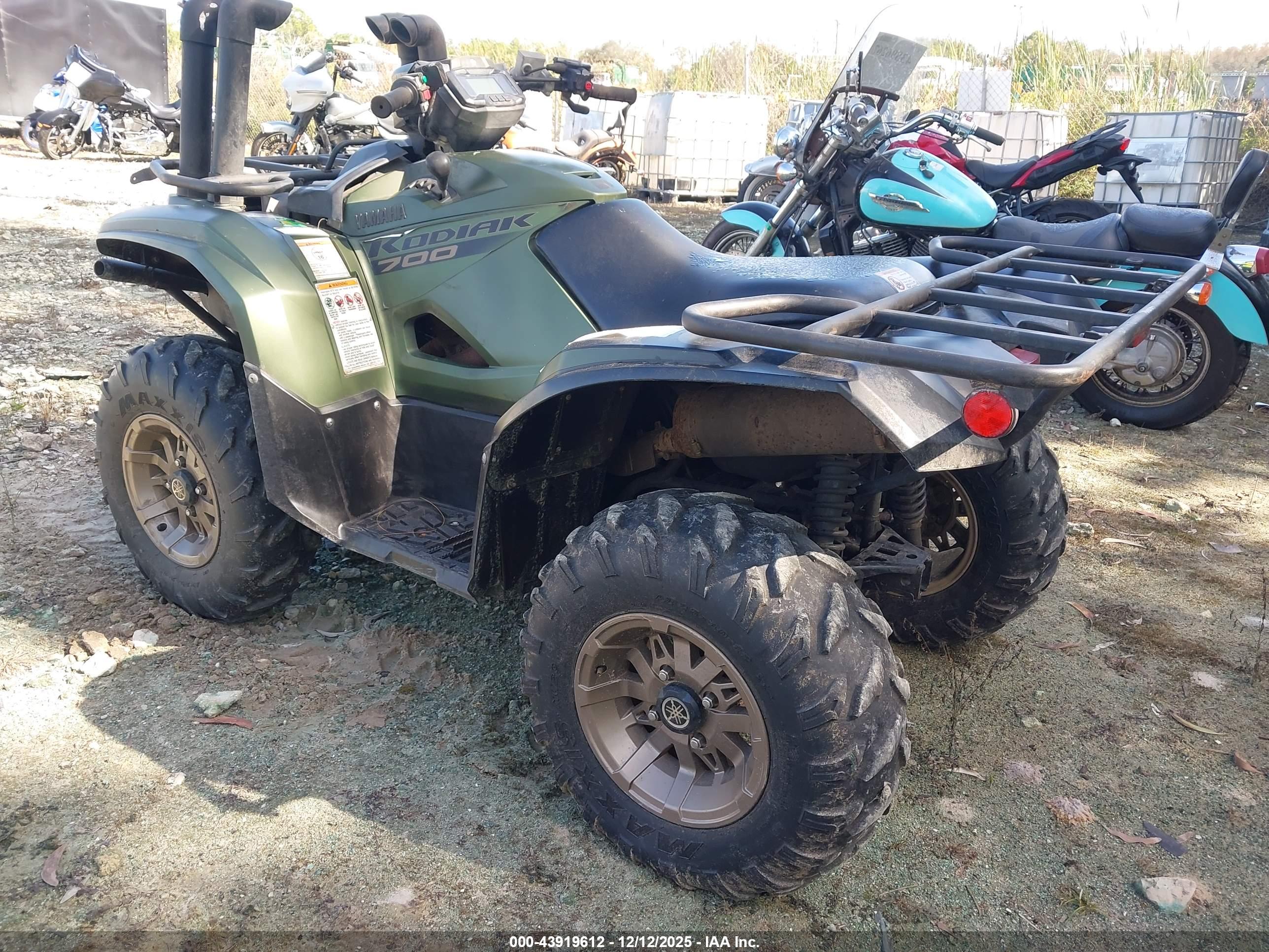 YAMAHA YFM700 image 3