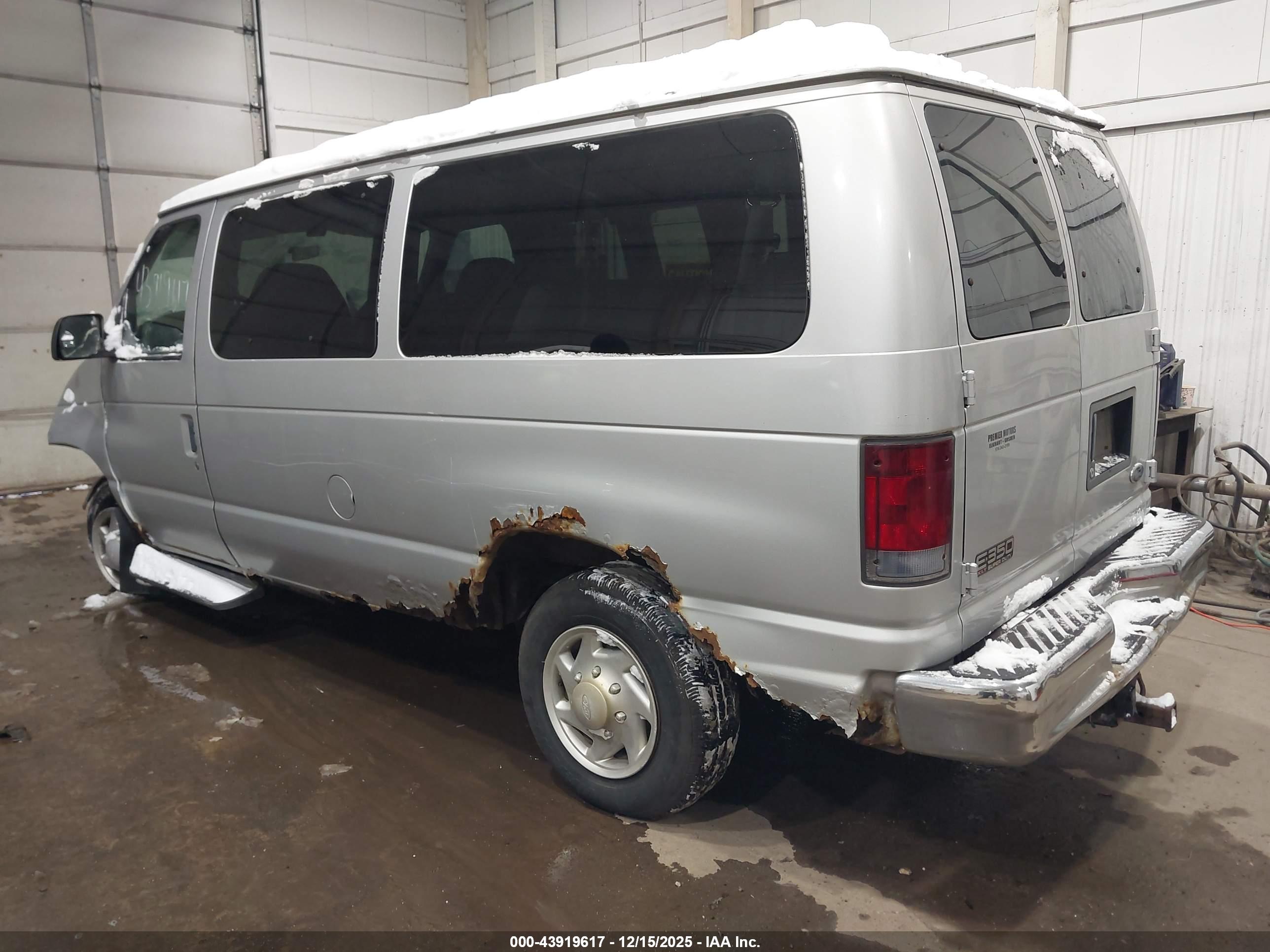 FORD E-350 image 3