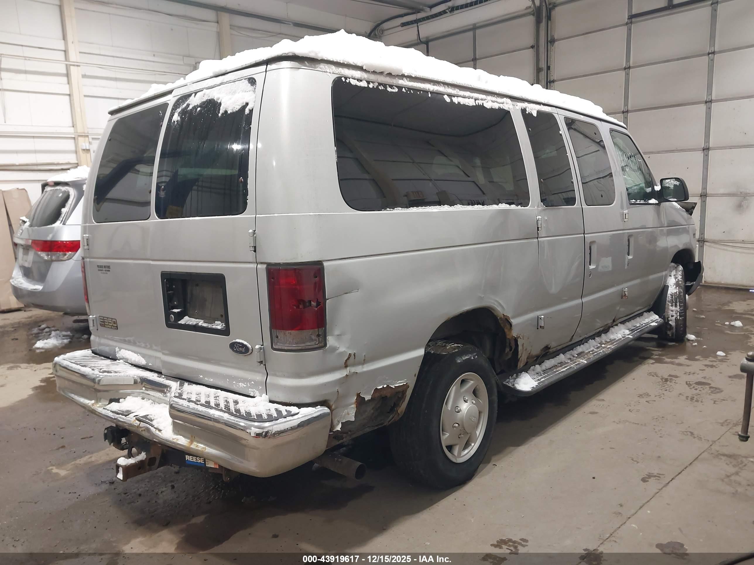 FORD E-350 image 4