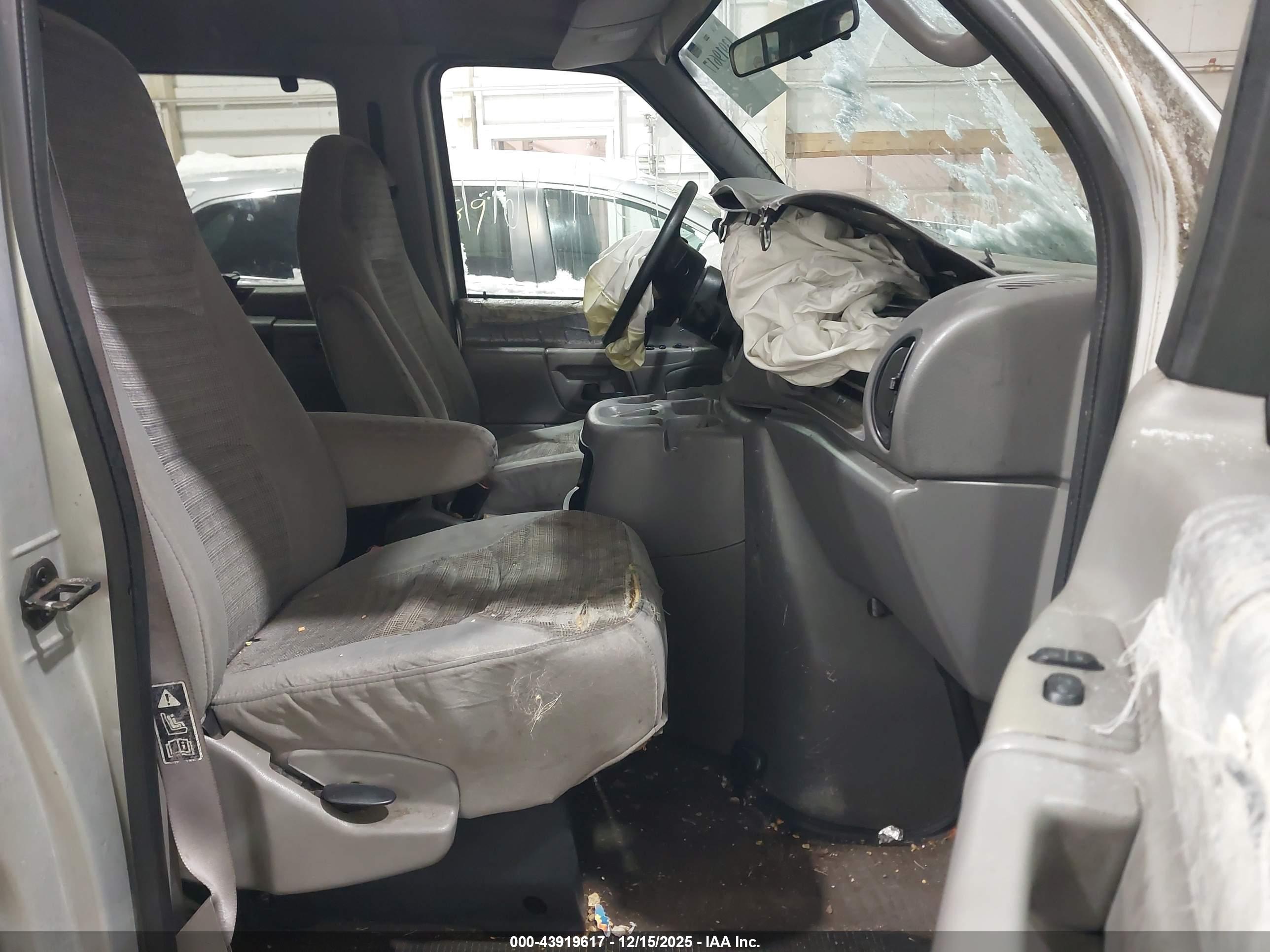 FORD E-350 image 5