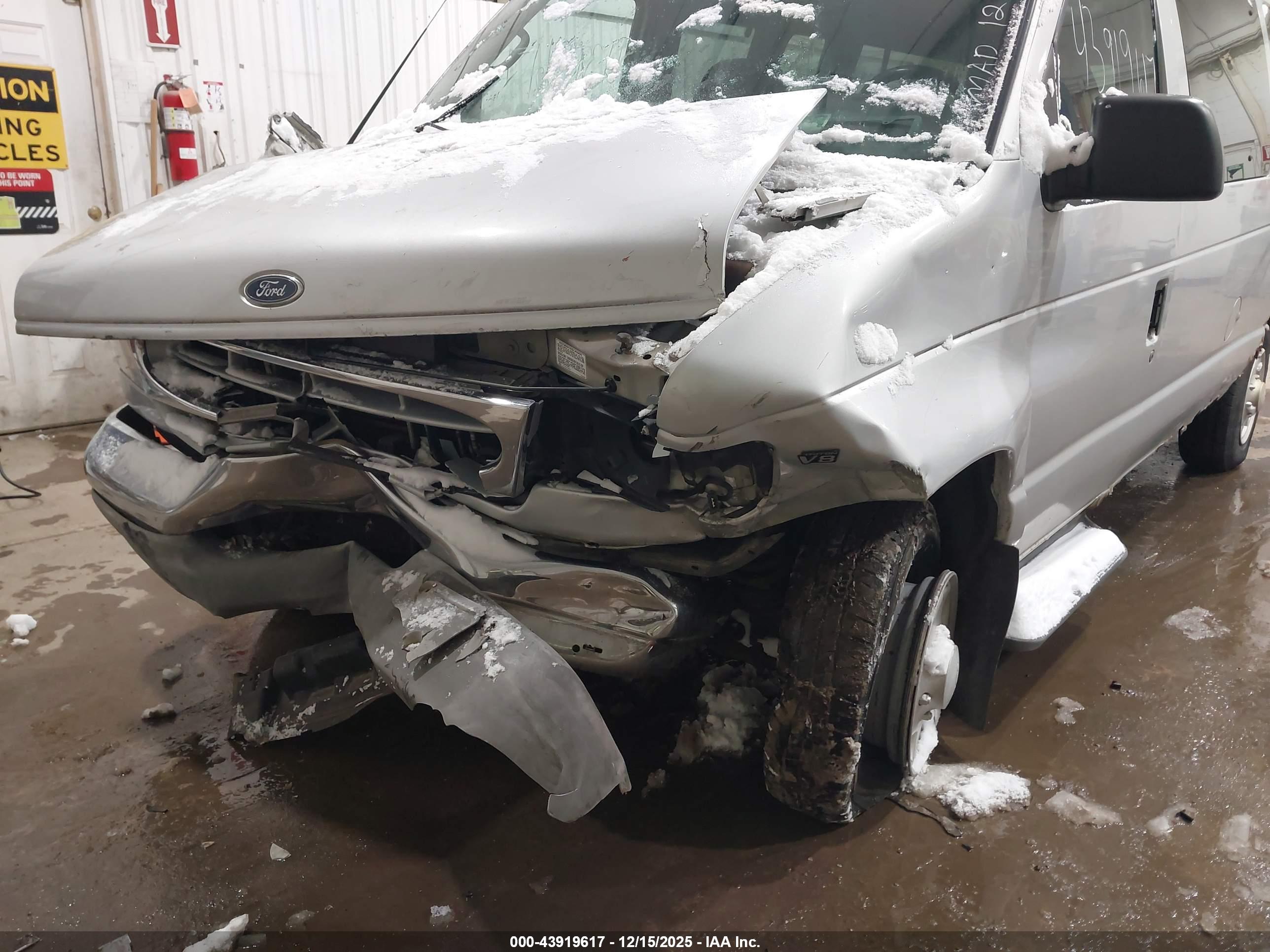 FORD E-350 image 6