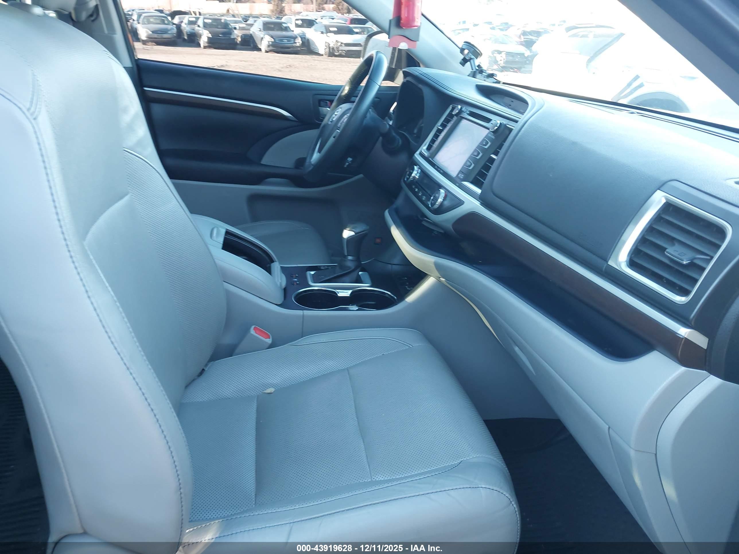 TOYOTA HIGHLANDER image 5