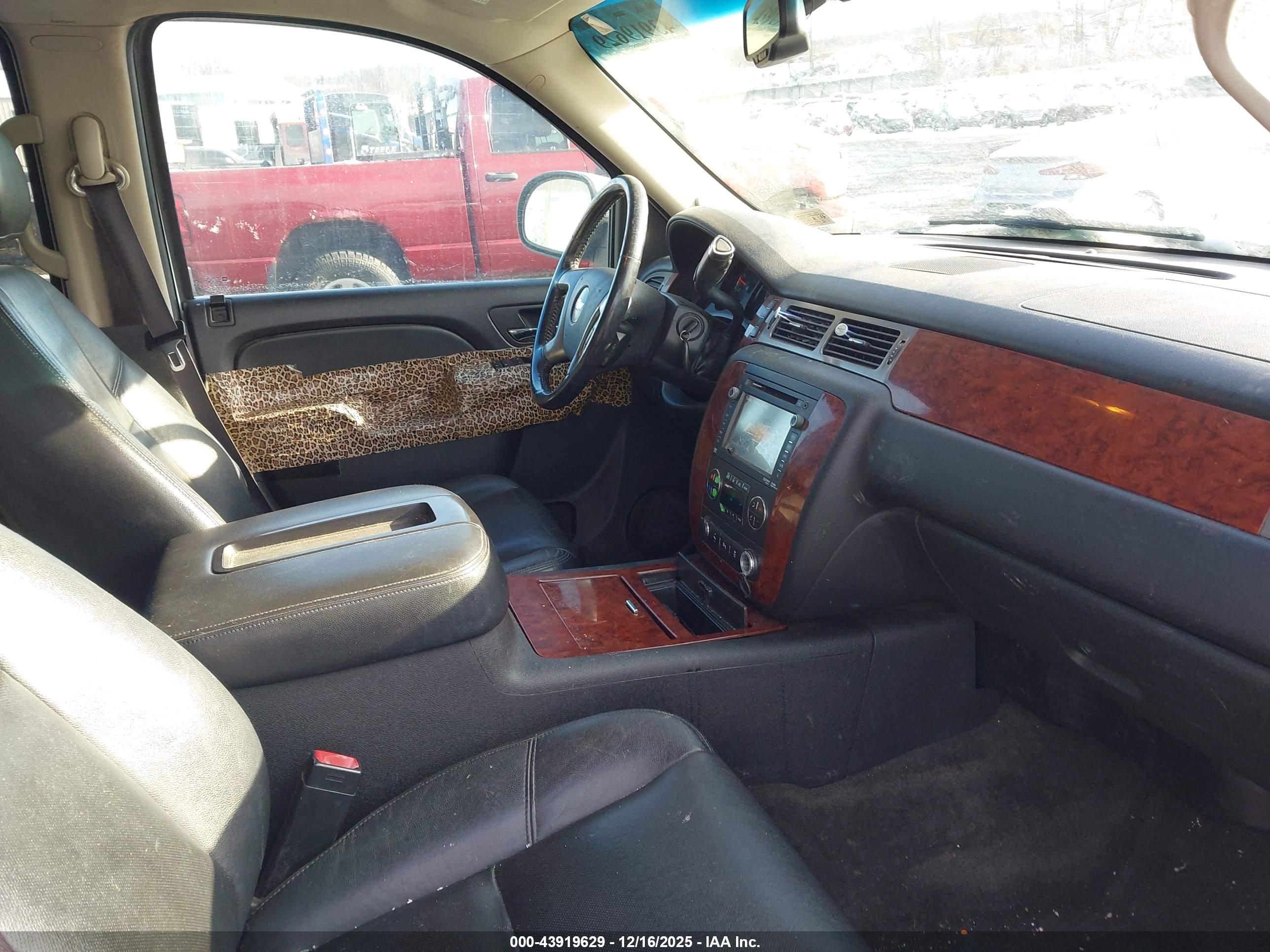 CHEVROLET TAHOE image 5