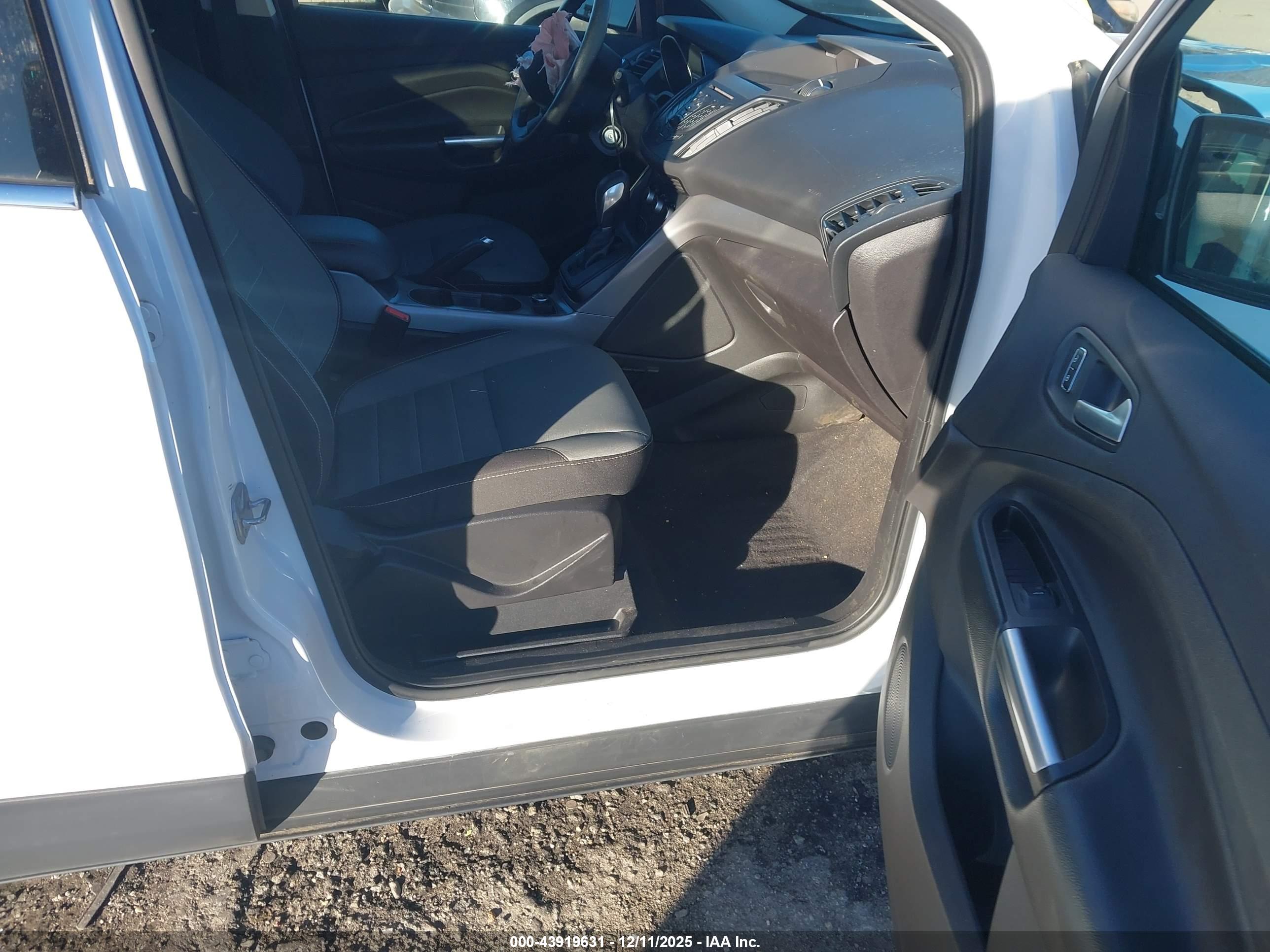 FORD ESCAPE image 5
