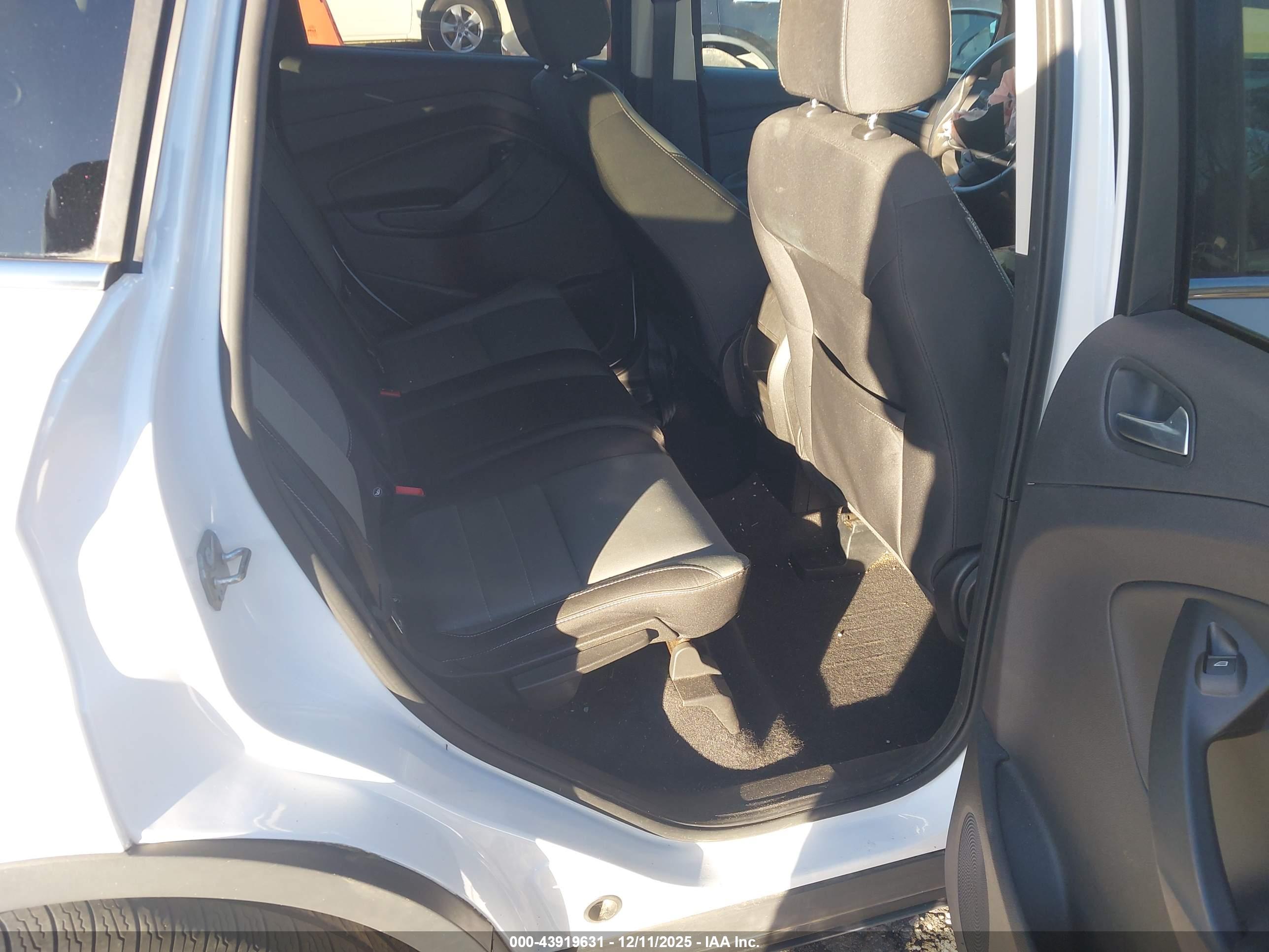 FORD ESCAPE image 8
