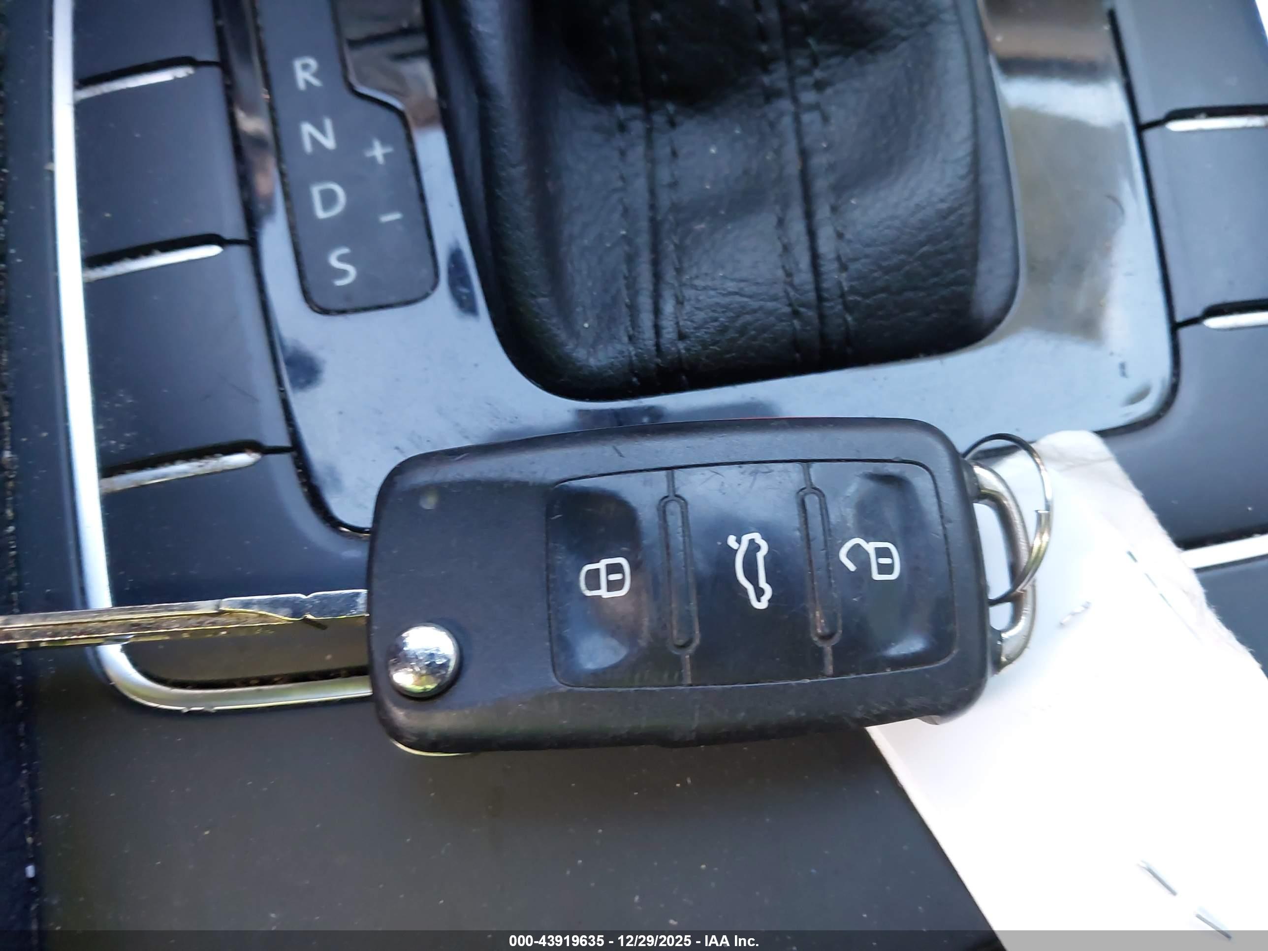 VOLKSWAGEN PASSAT image 11