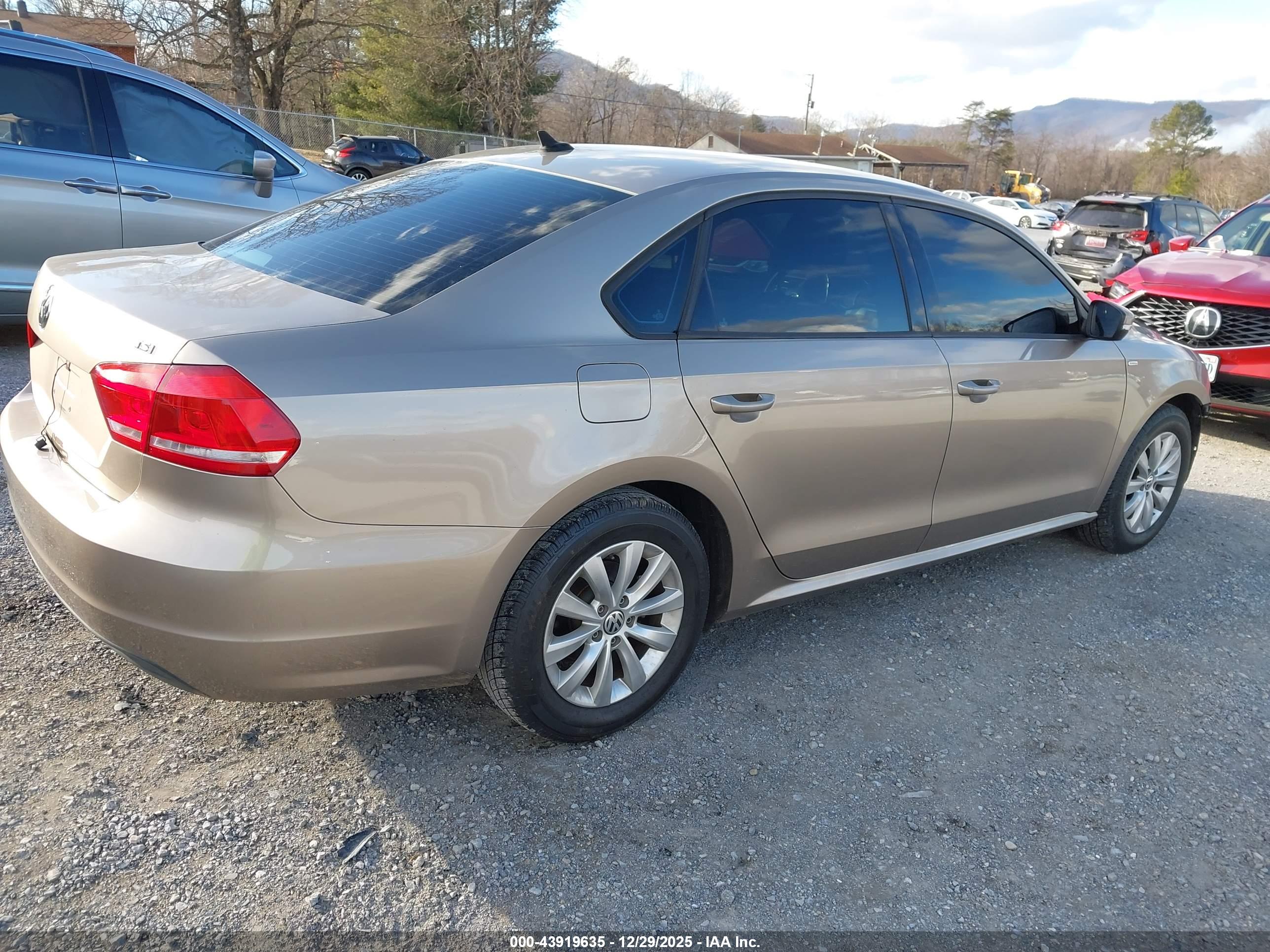 VOLKSWAGEN PASSAT image 4