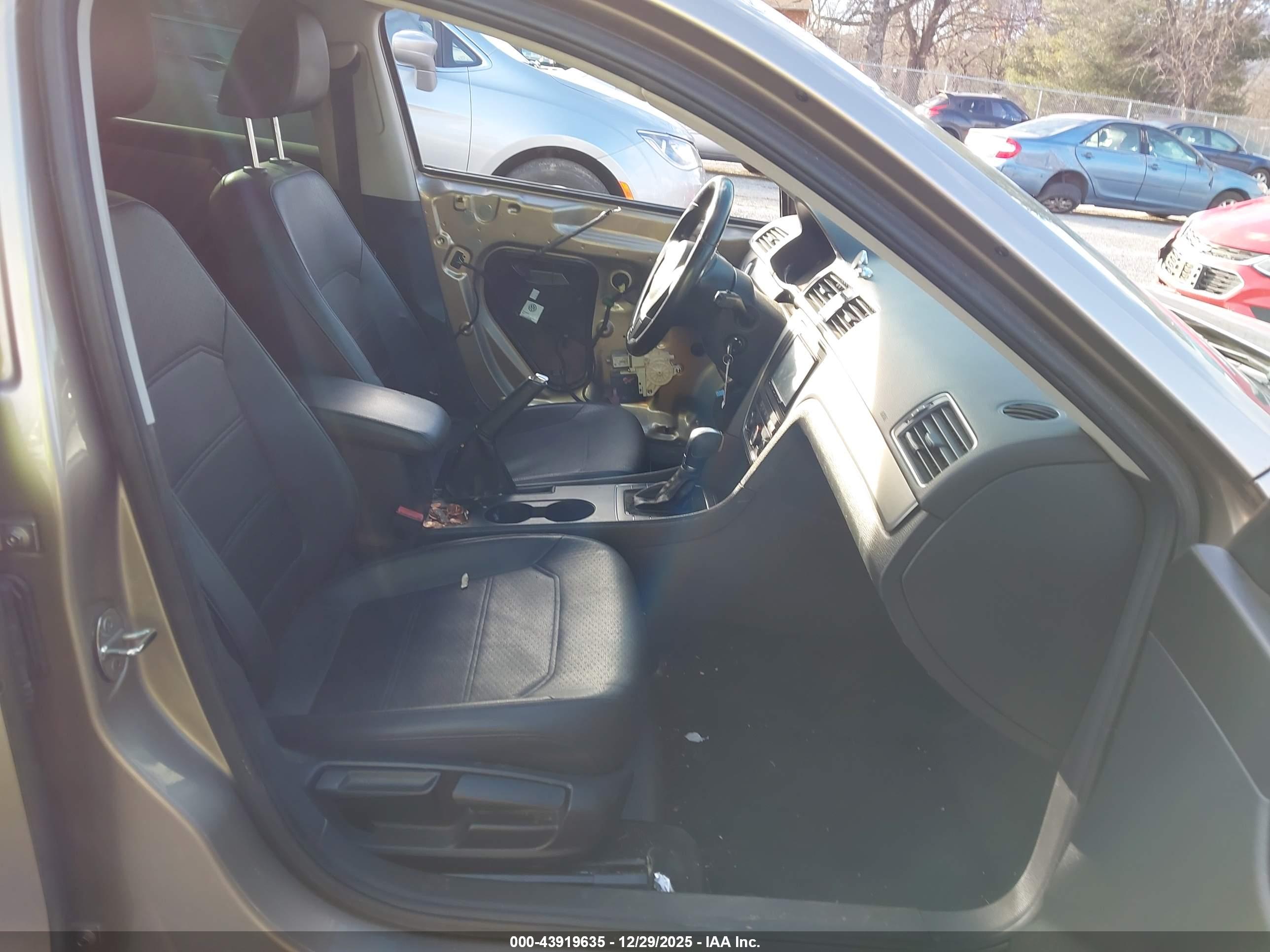 VOLKSWAGEN PASSAT image 5