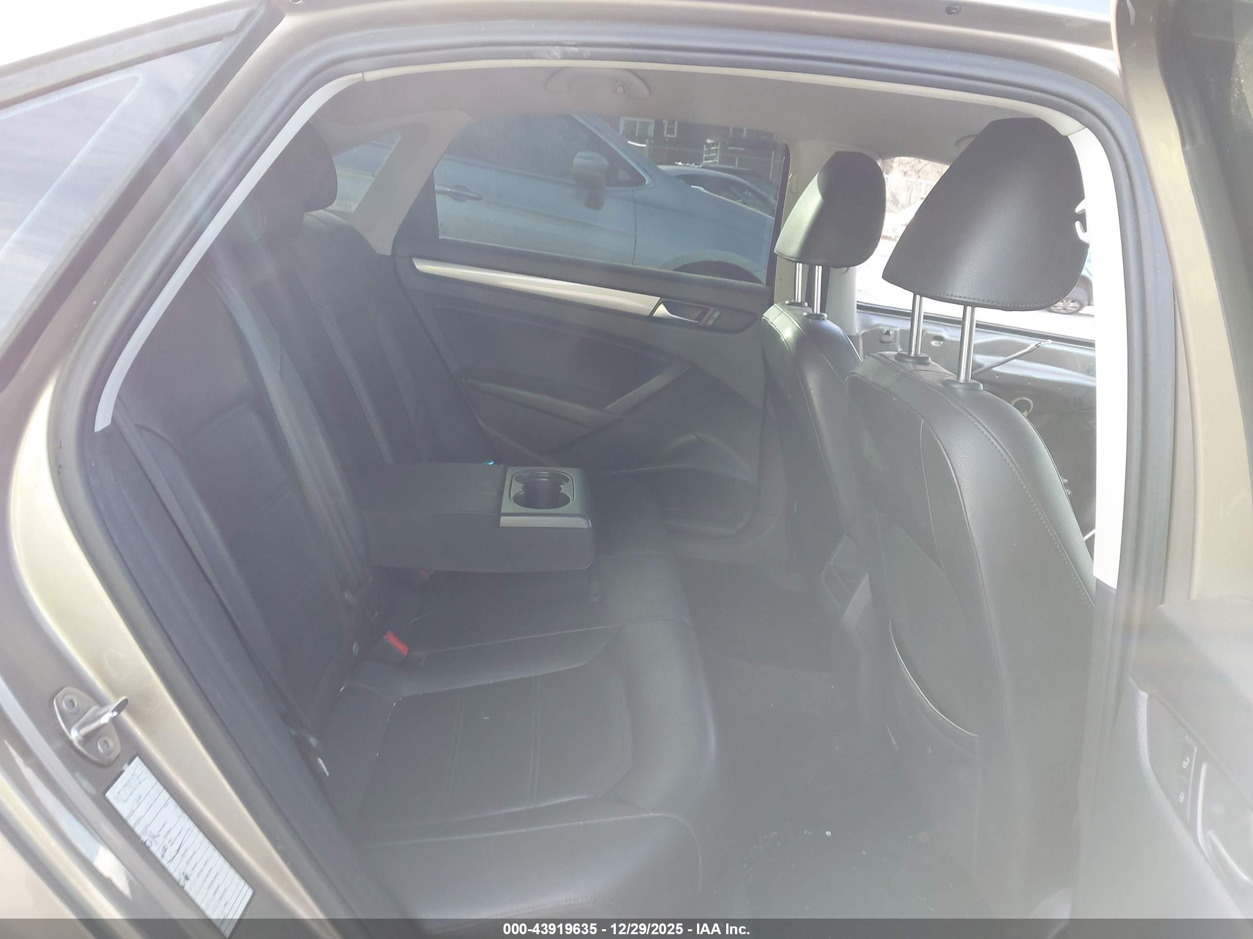 VOLKSWAGEN PASSAT image 8