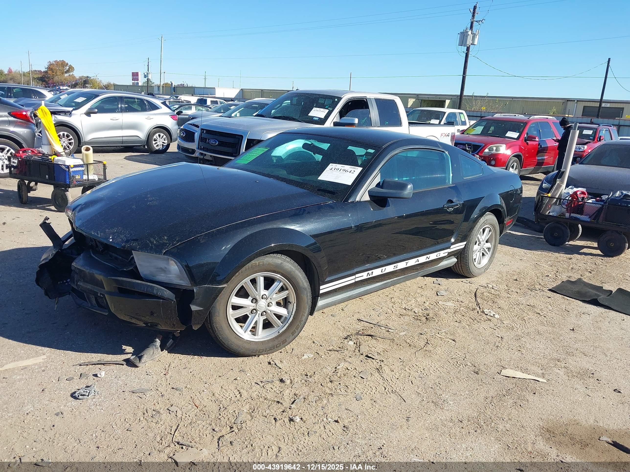 FORD MUSTANG image 2