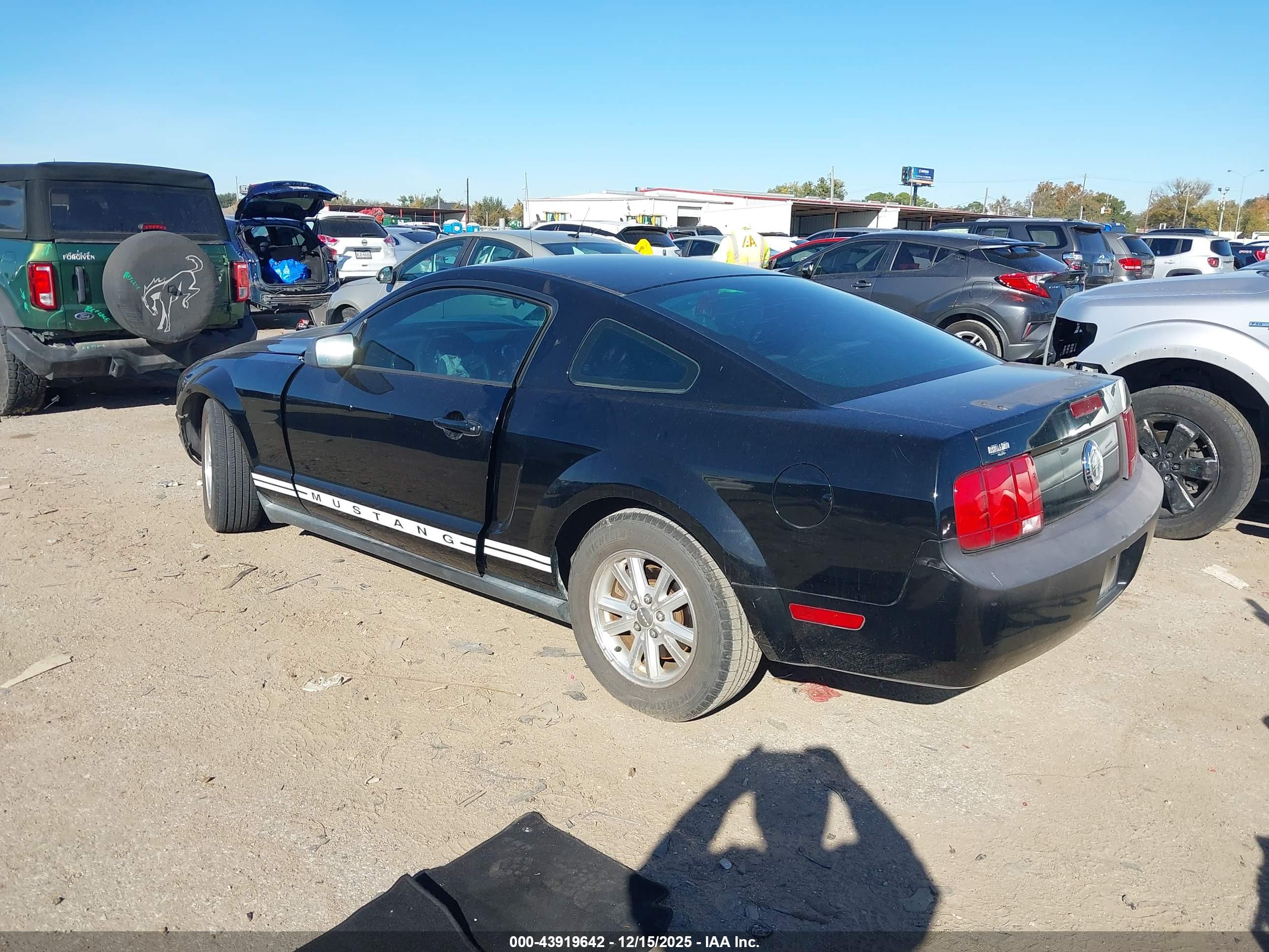 FORD MUSTANG image 3