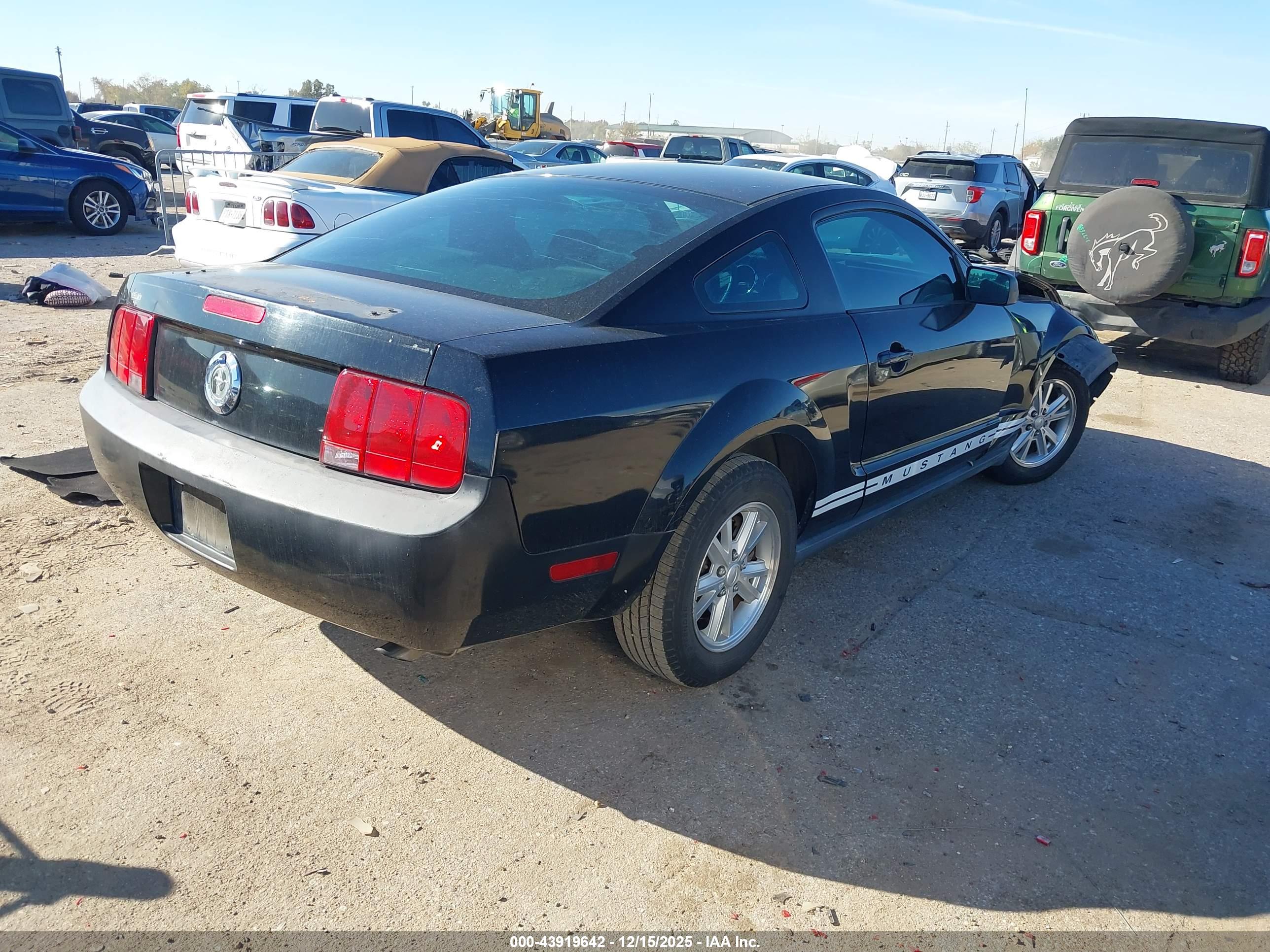FORD MUSTANG image 4