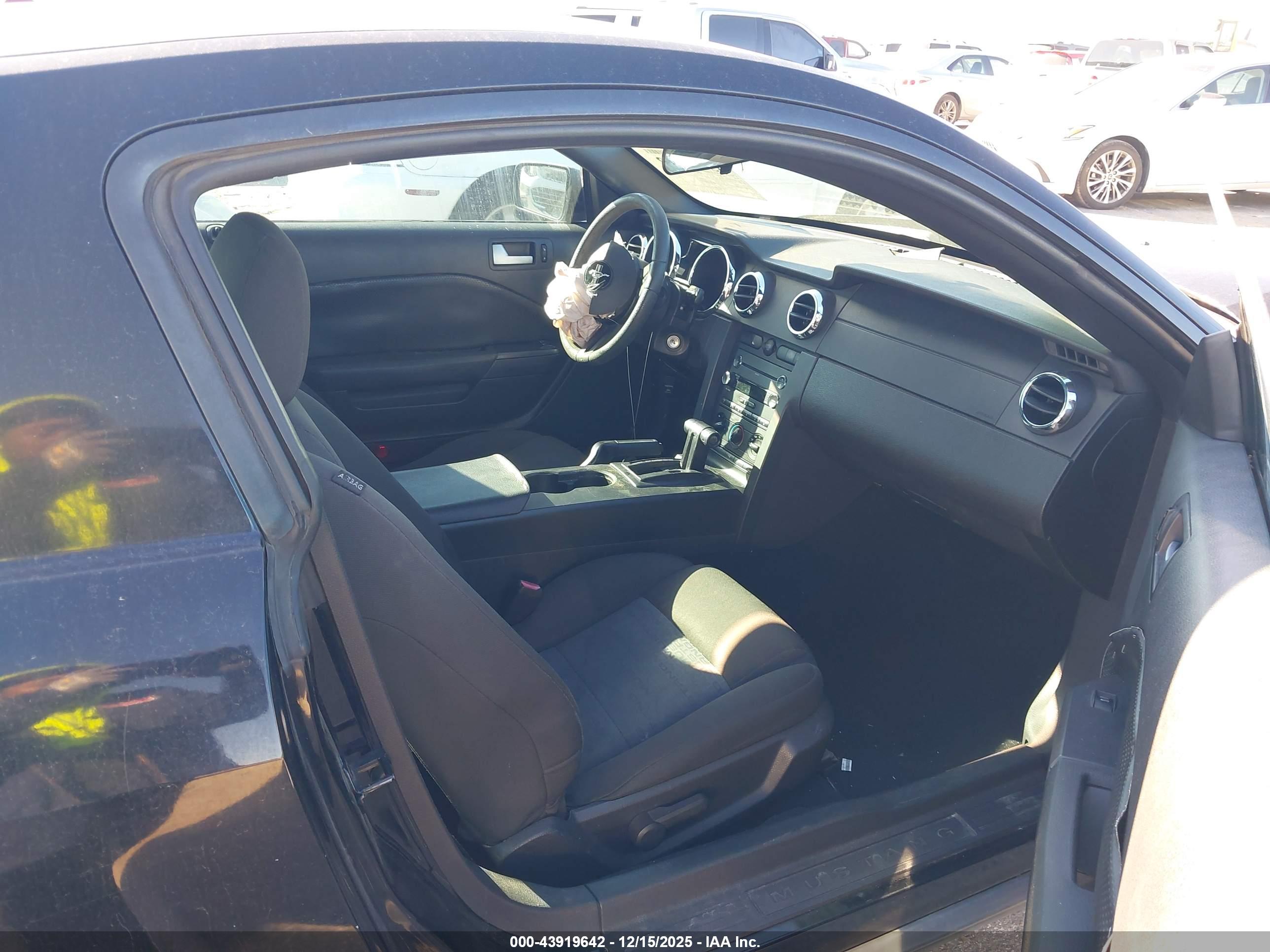 FORD MUSTANG image 5