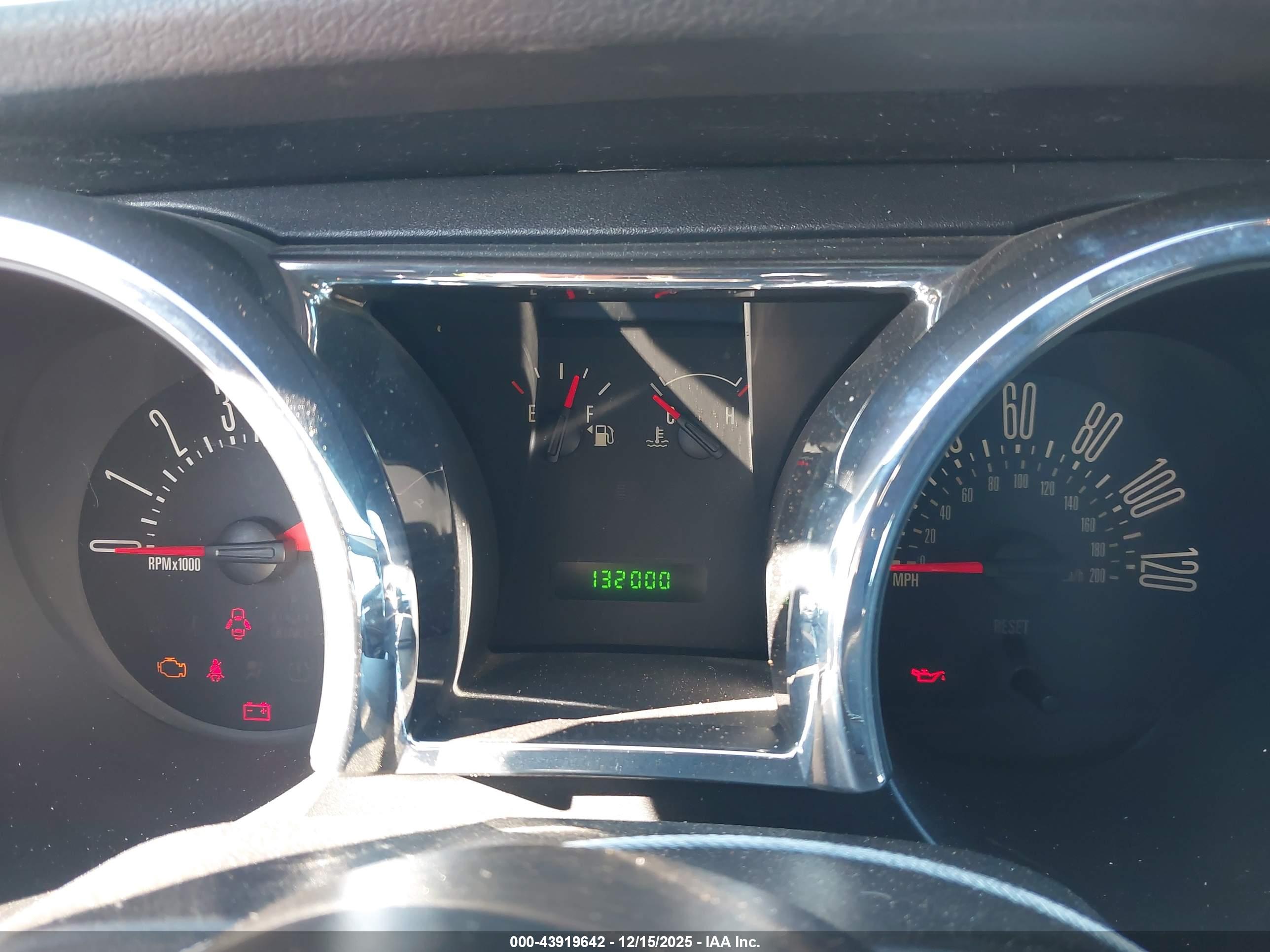 FORD MUSTANG image 7