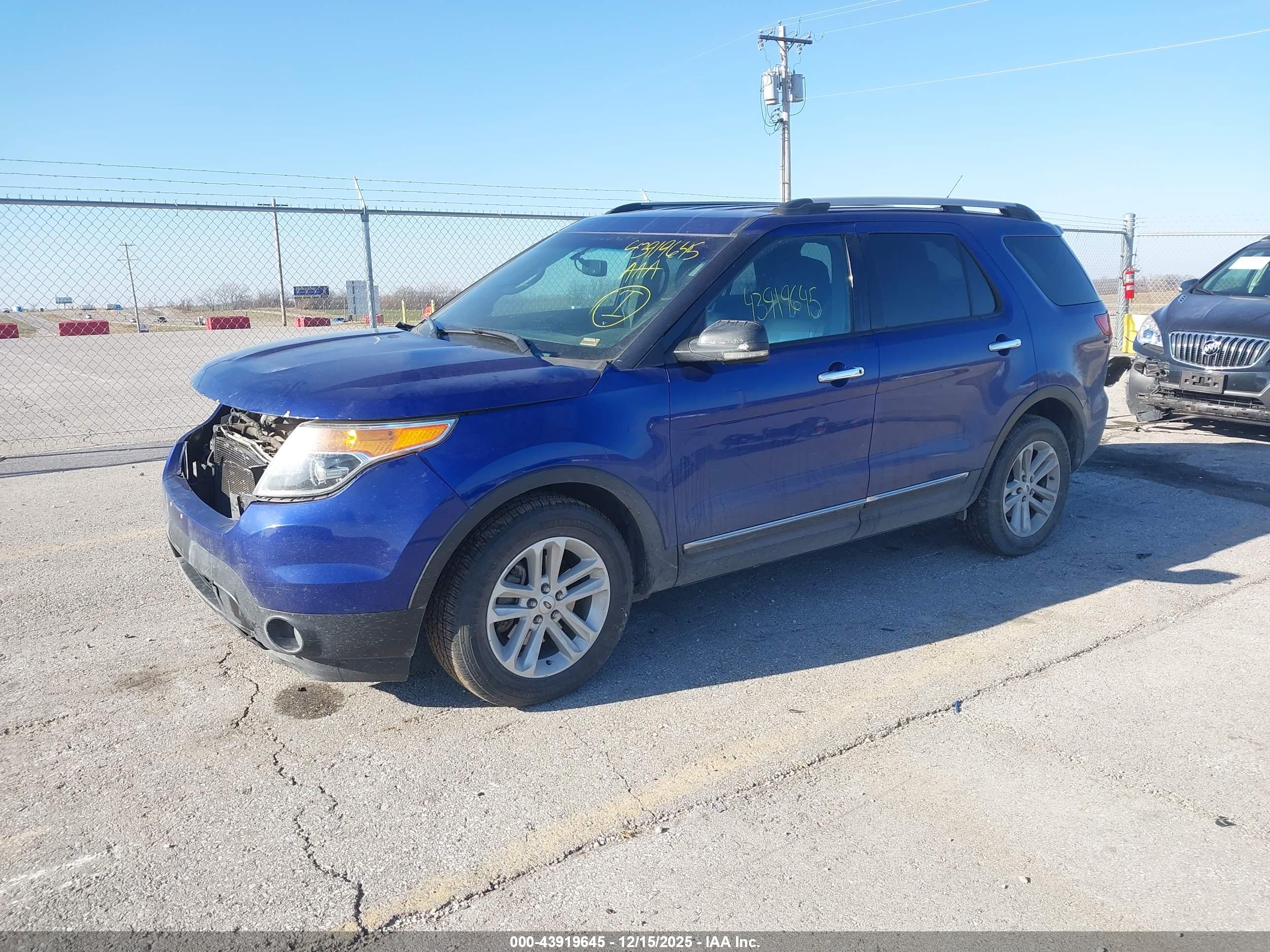 FORD EXPLORER image 2